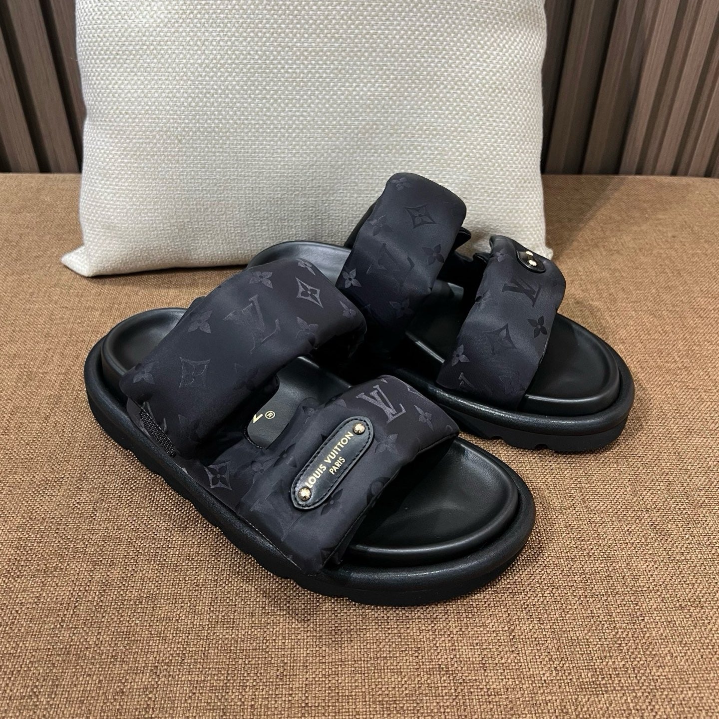 루이비통 풀 필로우 컴포트 뮬