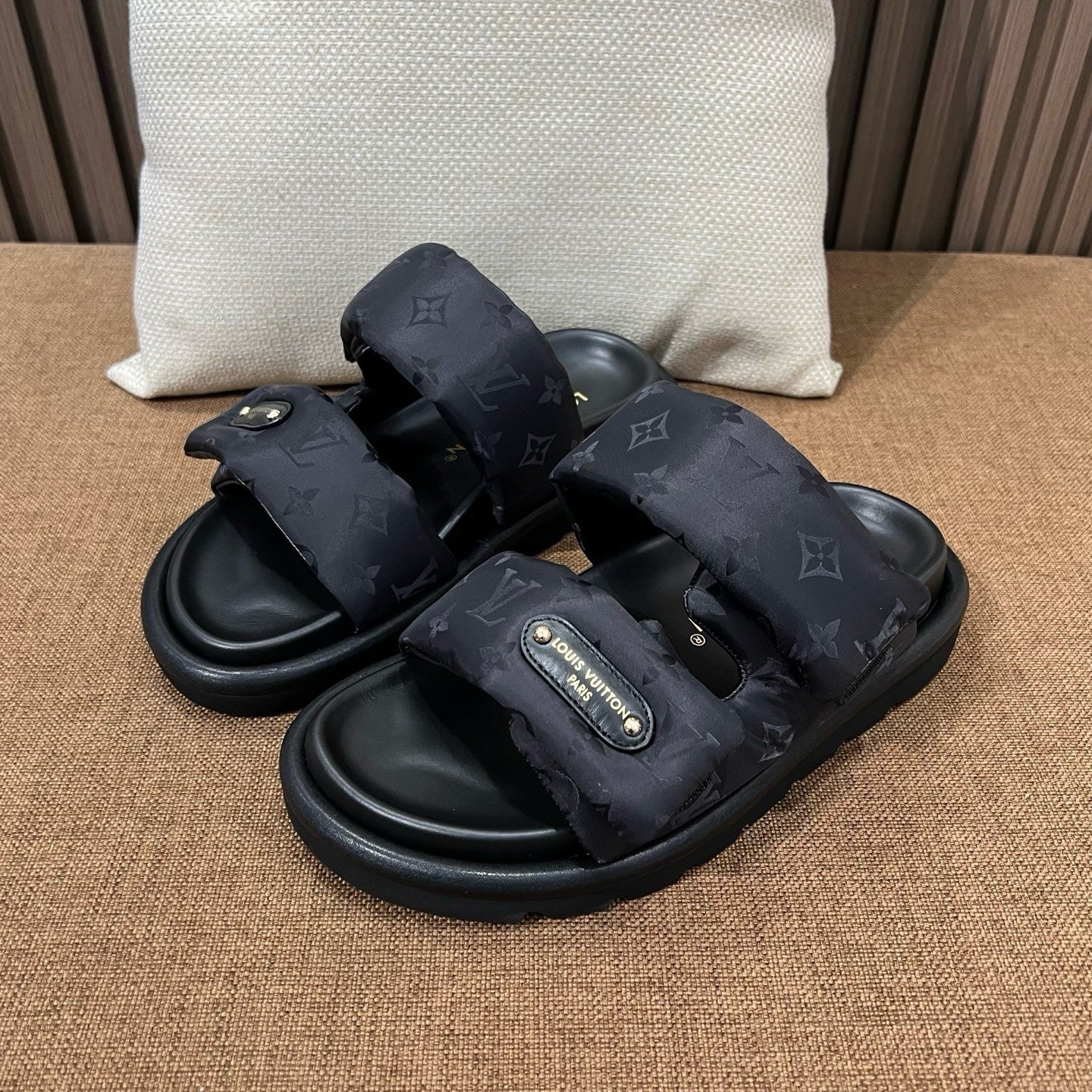 루이비통 풀 필로우 컴포트 뮬