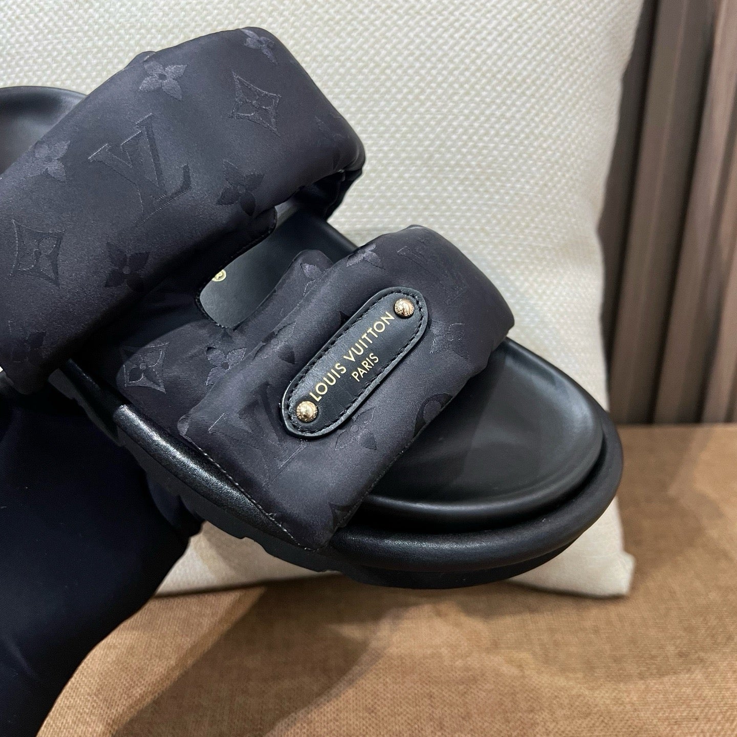 루이비통 풀 필로우 컴포트 뮬