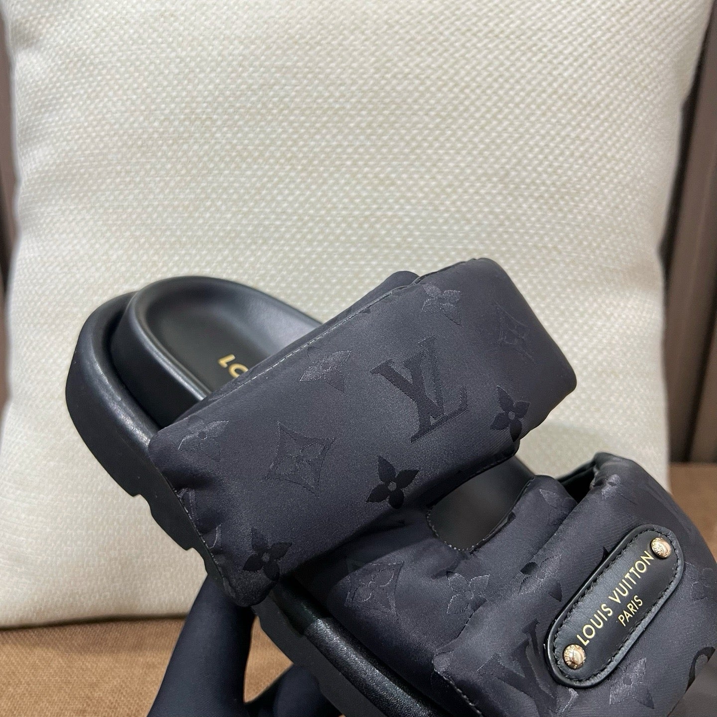 루이비통 풀 필로우 컴포트 뮬