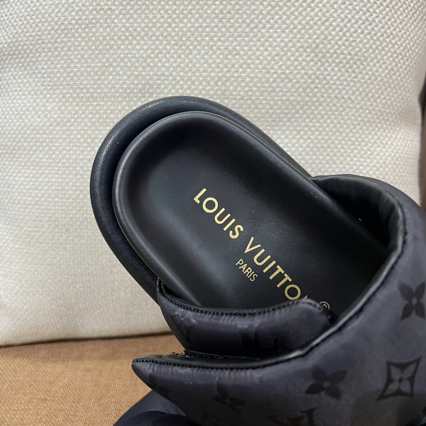 루이비통 풀 필로우 컴포트 뮬