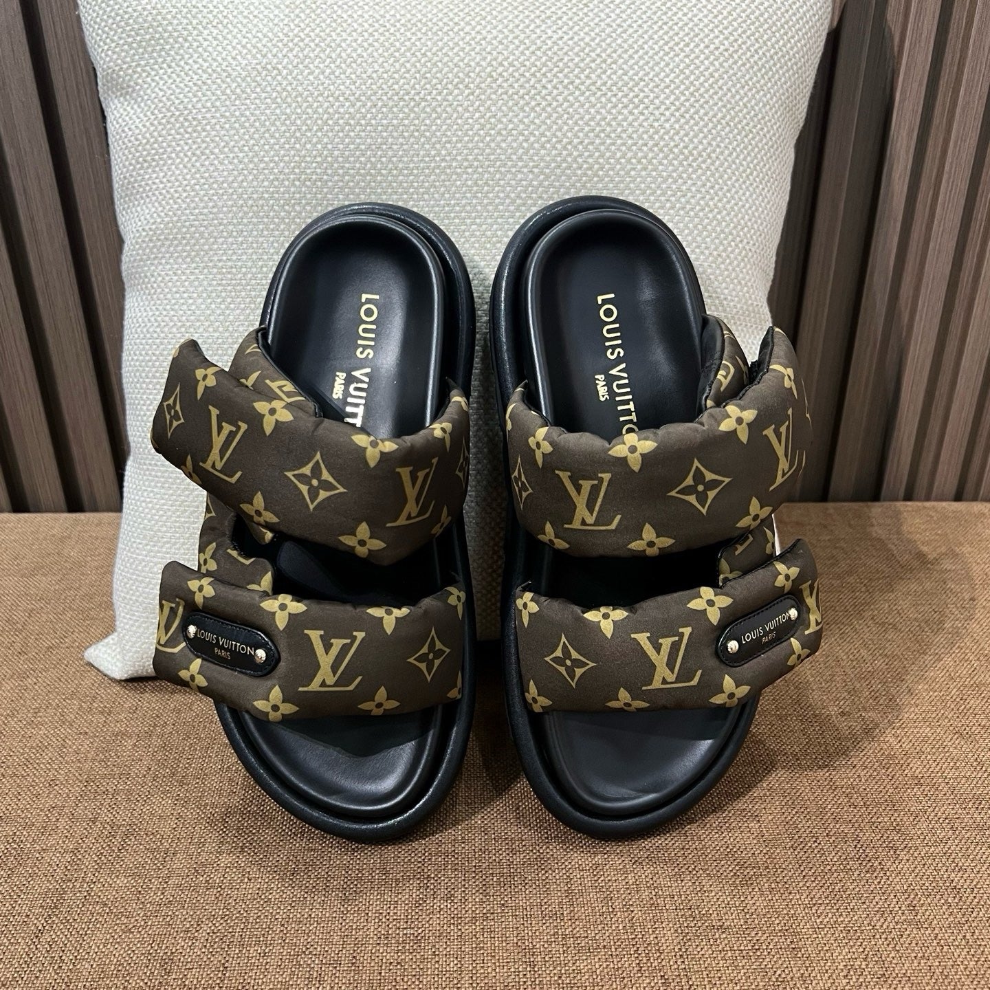 루이비통 풀 필로우 컴포트 뮬