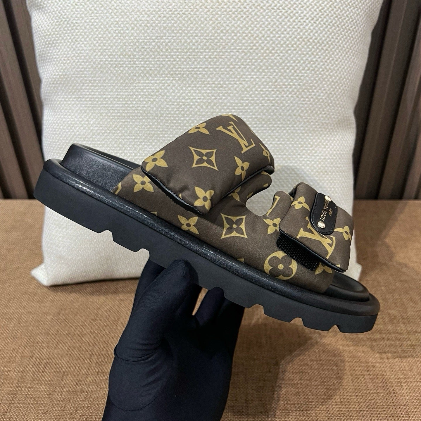 루이비통 풀 필로우 컴포트 뮬