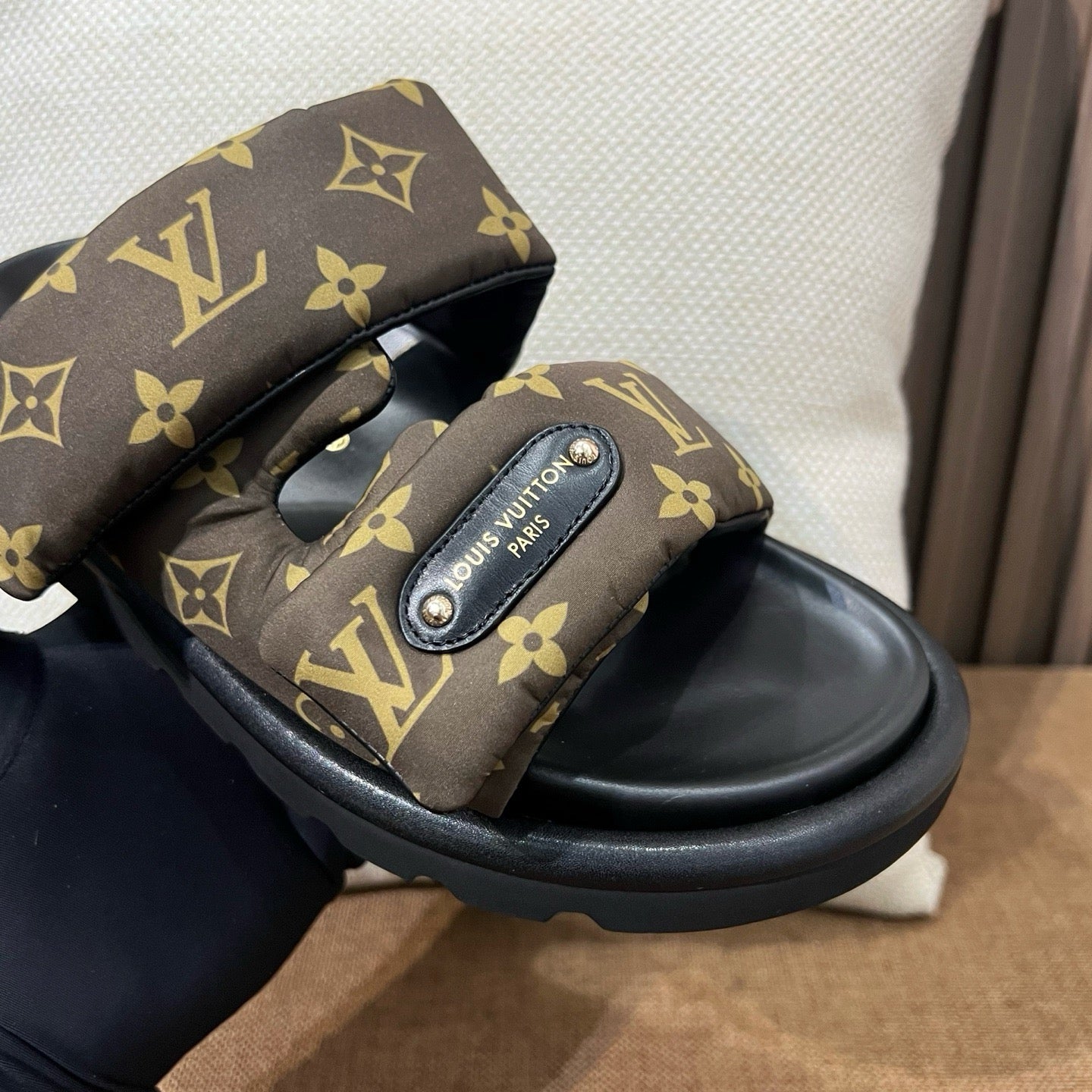 루이비통 풀 필로우 컴포트 뮬