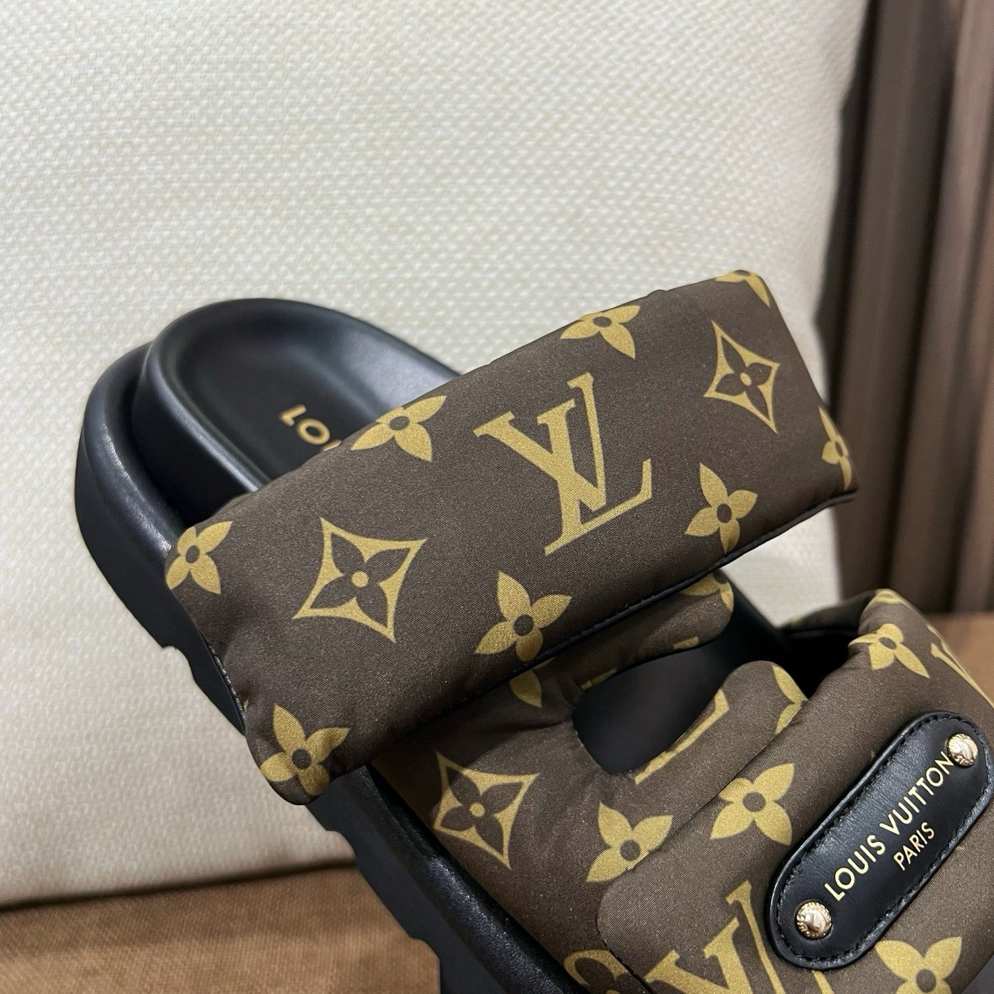 루이비통 풀 필로우 컴포트 뮬