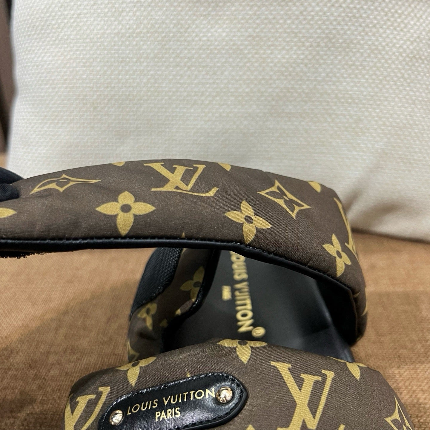 루이비통 풀 필로우 컴포트 뮬