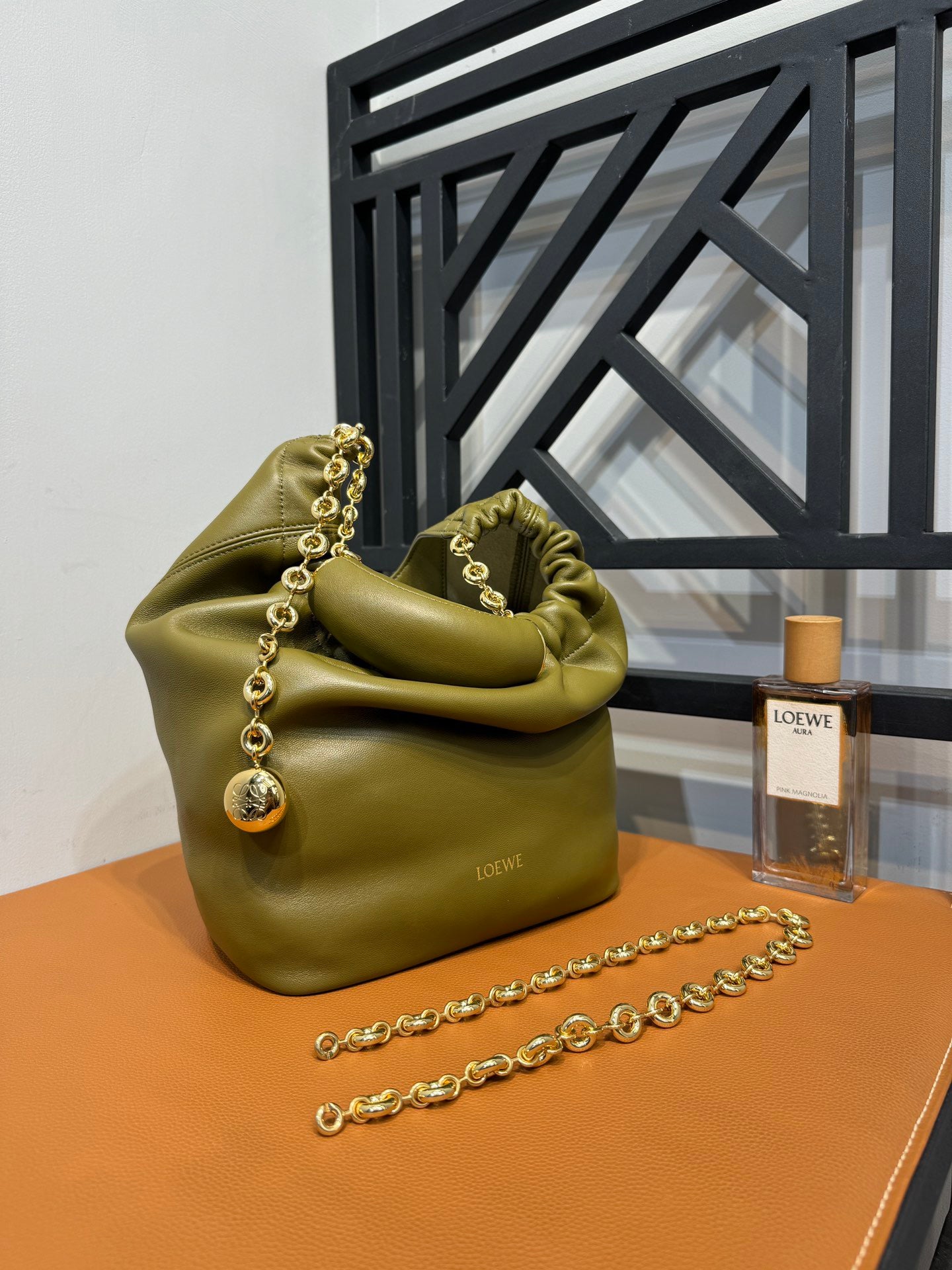 로에베 스퀴즈백 미디움