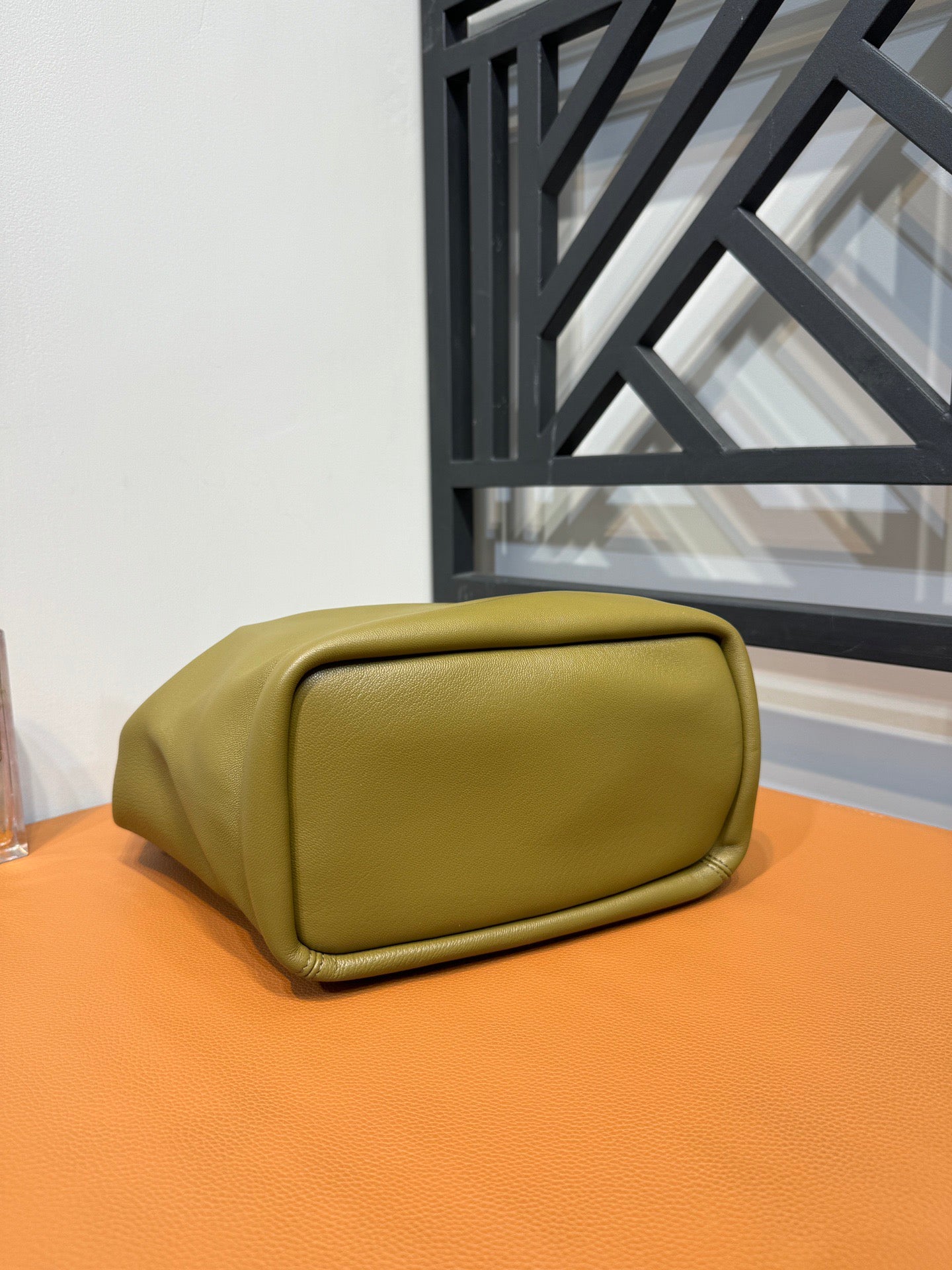 로에베 스퀴즈백 미디움