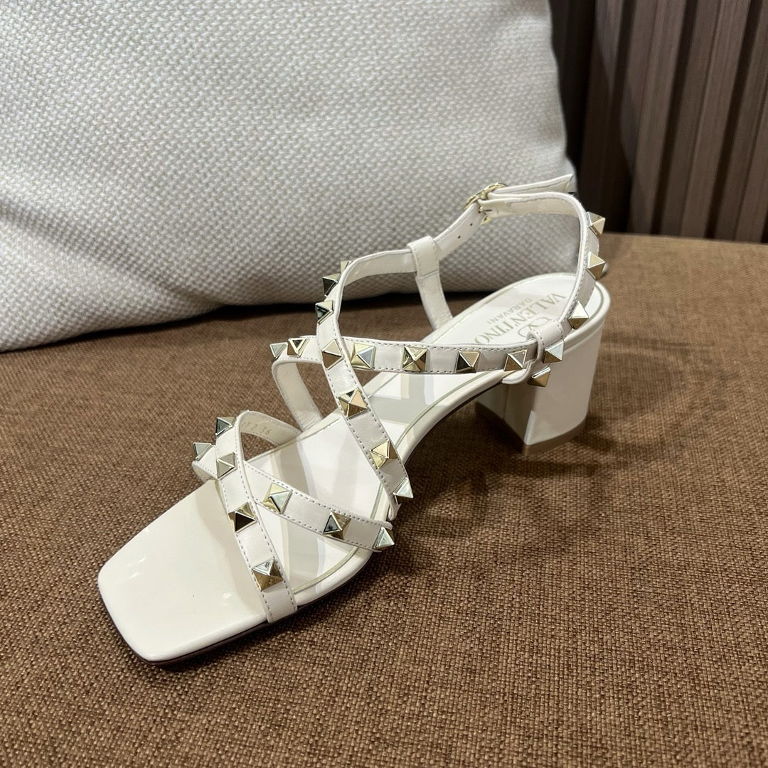 발렌티노 스터드 스트랩 샌들