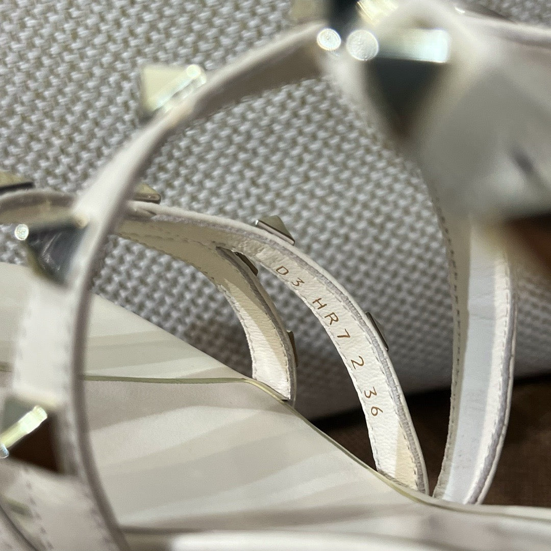 발렌티노 스터드 스트랩 샌들