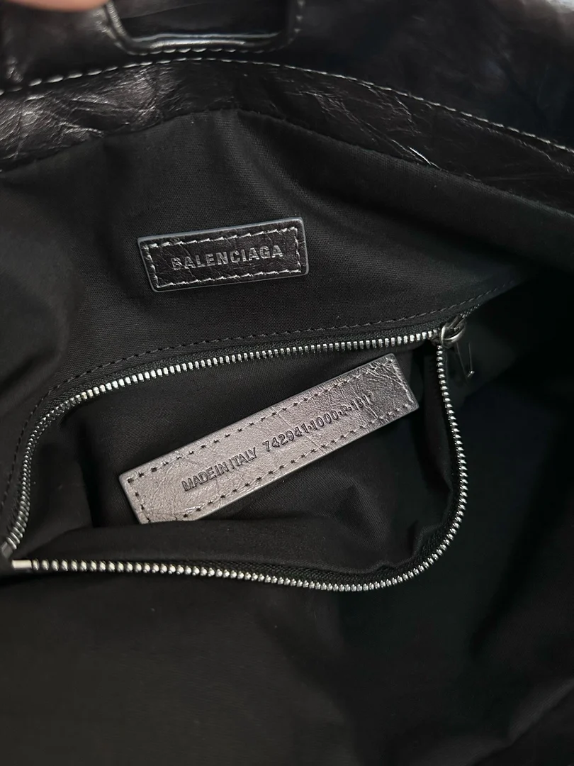 발렌시아가 크러쉬 토트백 미디움