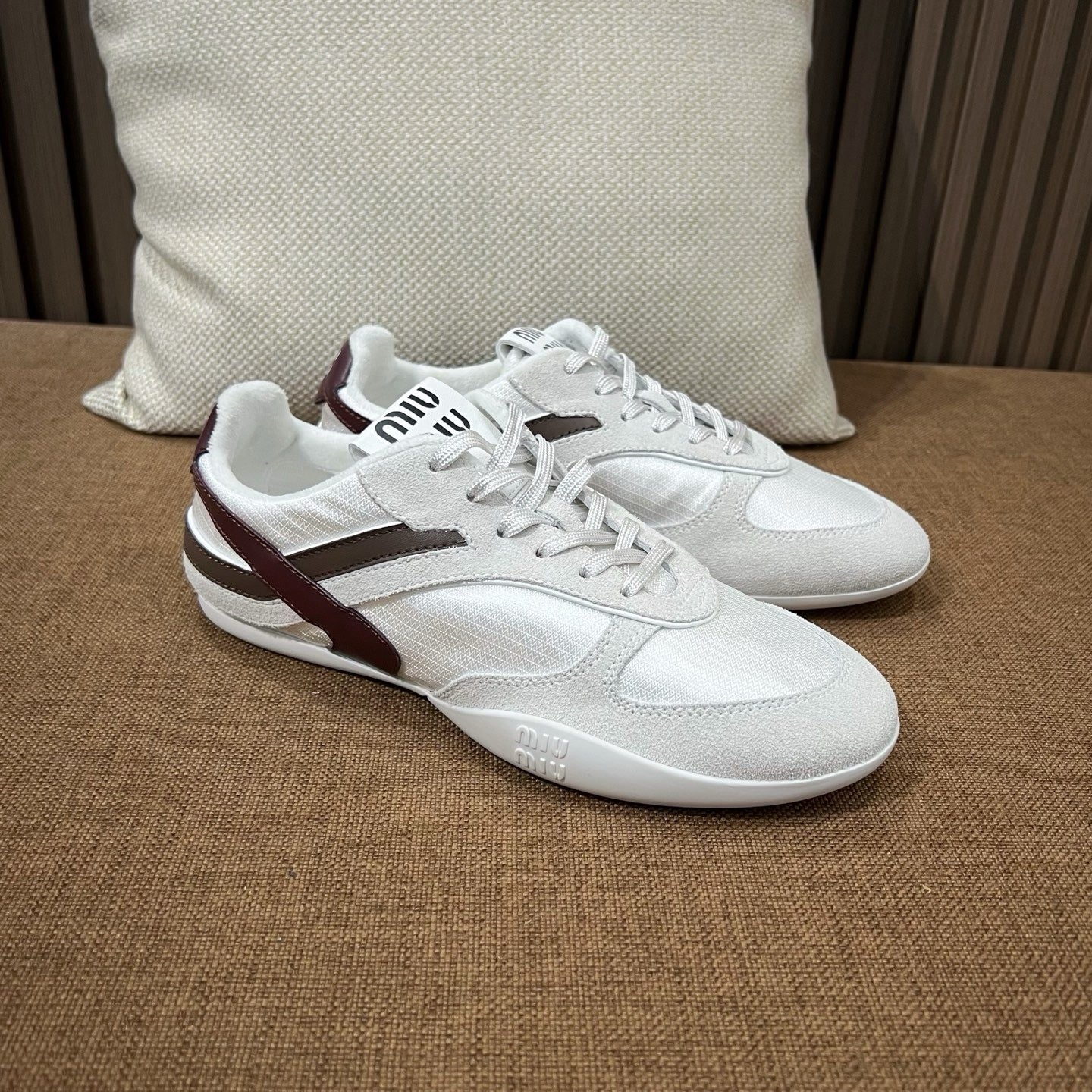 미우미우 김나지움 스웨이드 스니커즈