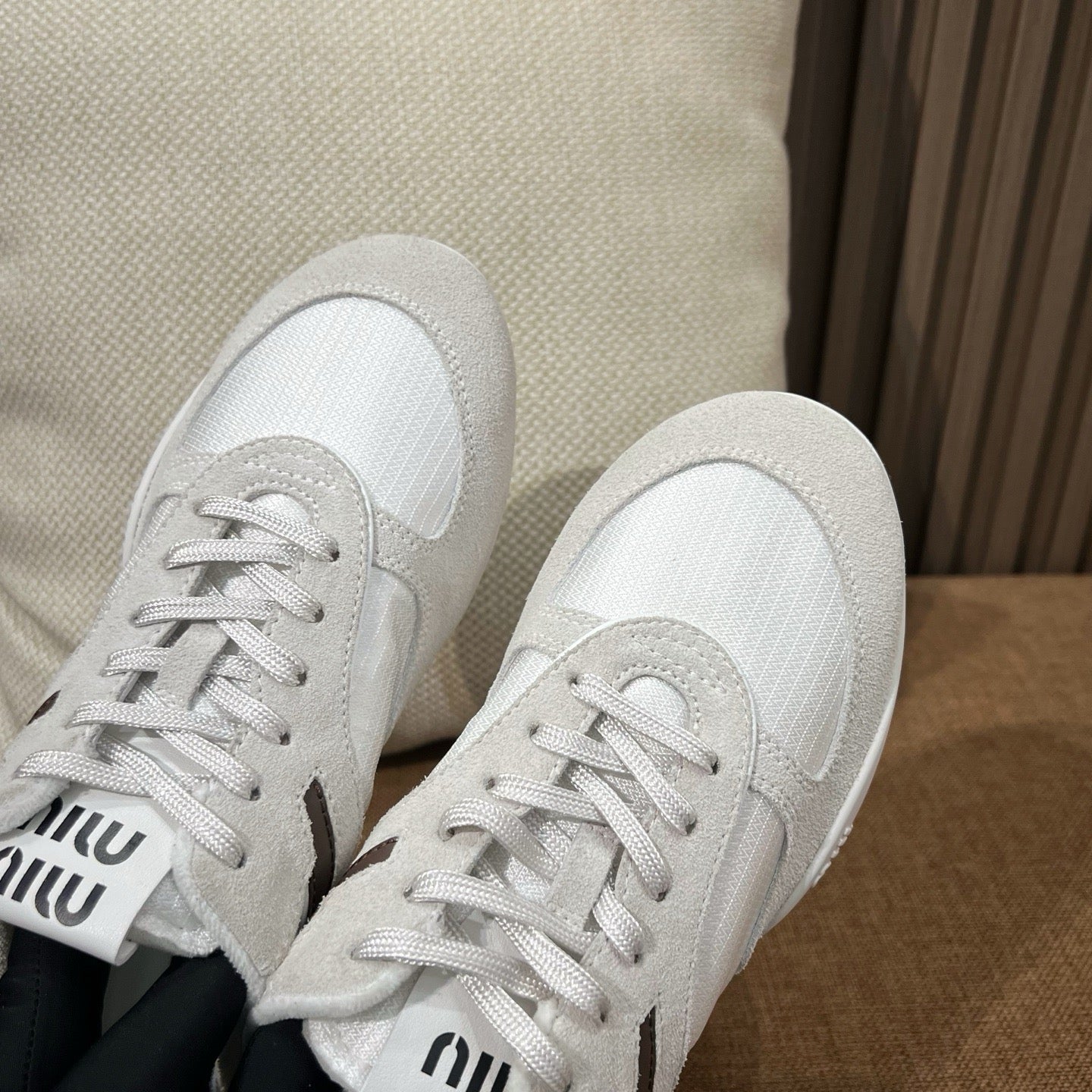 미우미우 김나지움 스웨이드 스니커즈