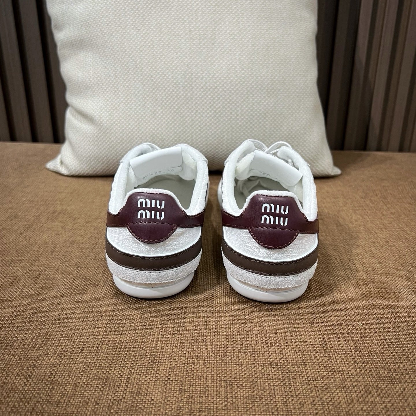 미우미우 김나지움 스웨이드 스니커즈