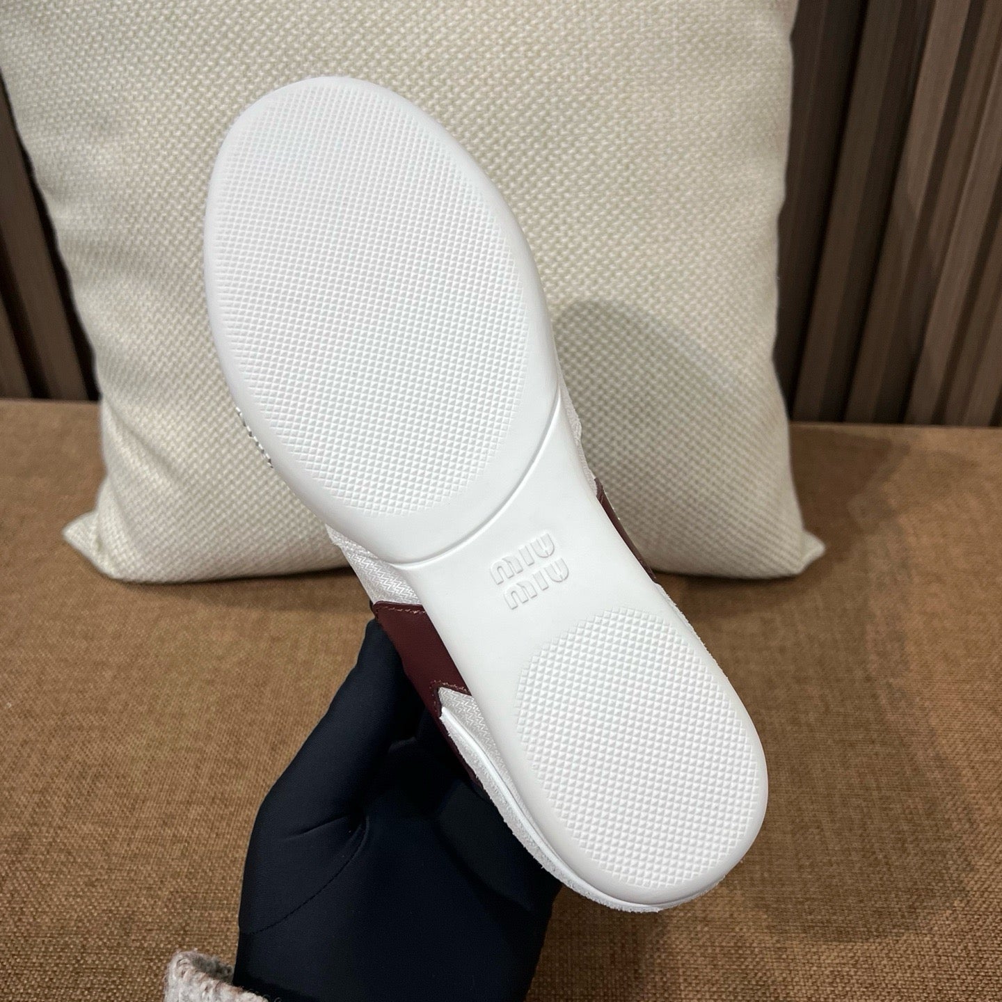 미우미우 김나지움 스웨이드 스니커즈
