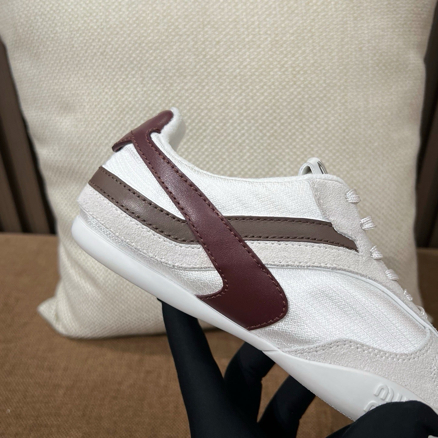 미우미우 김나지움 스웨이드 스니커즈