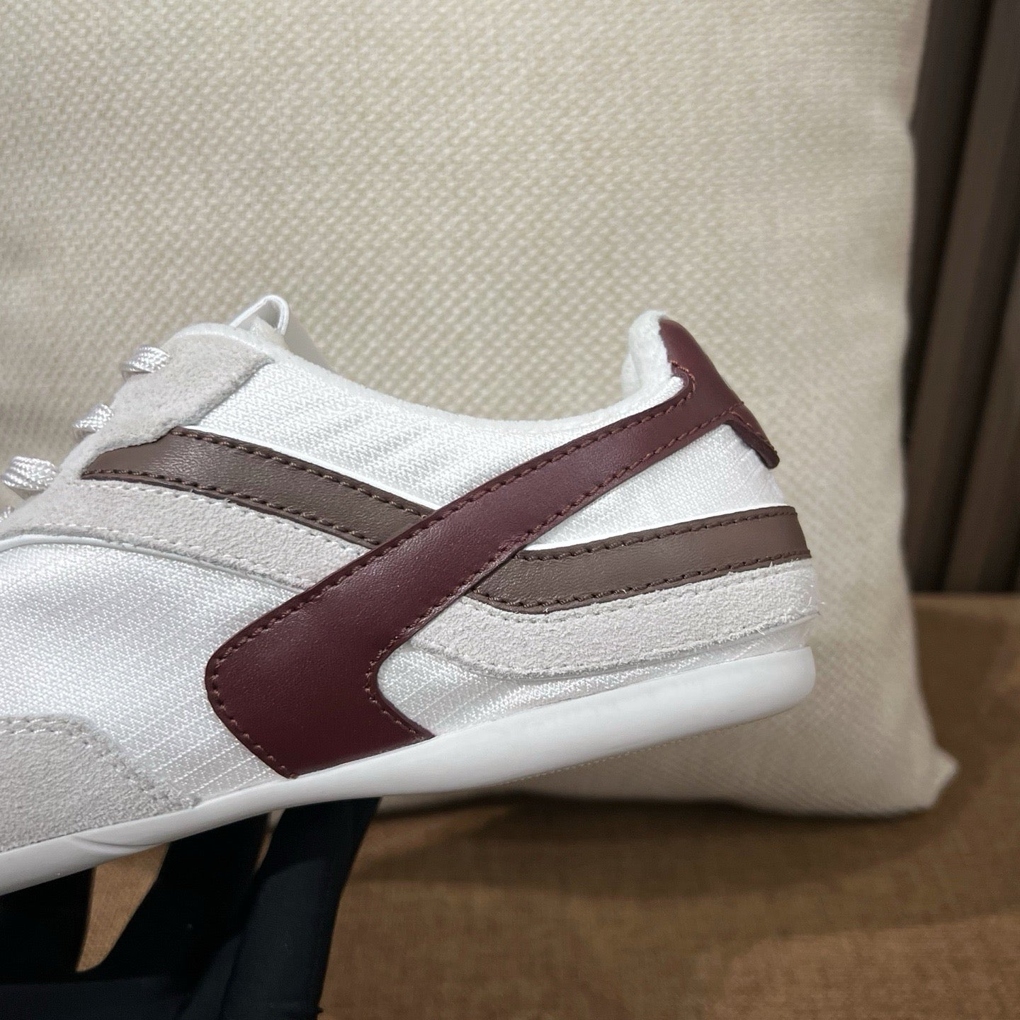 미우미우 김나지움 스웨이드 스니커즈