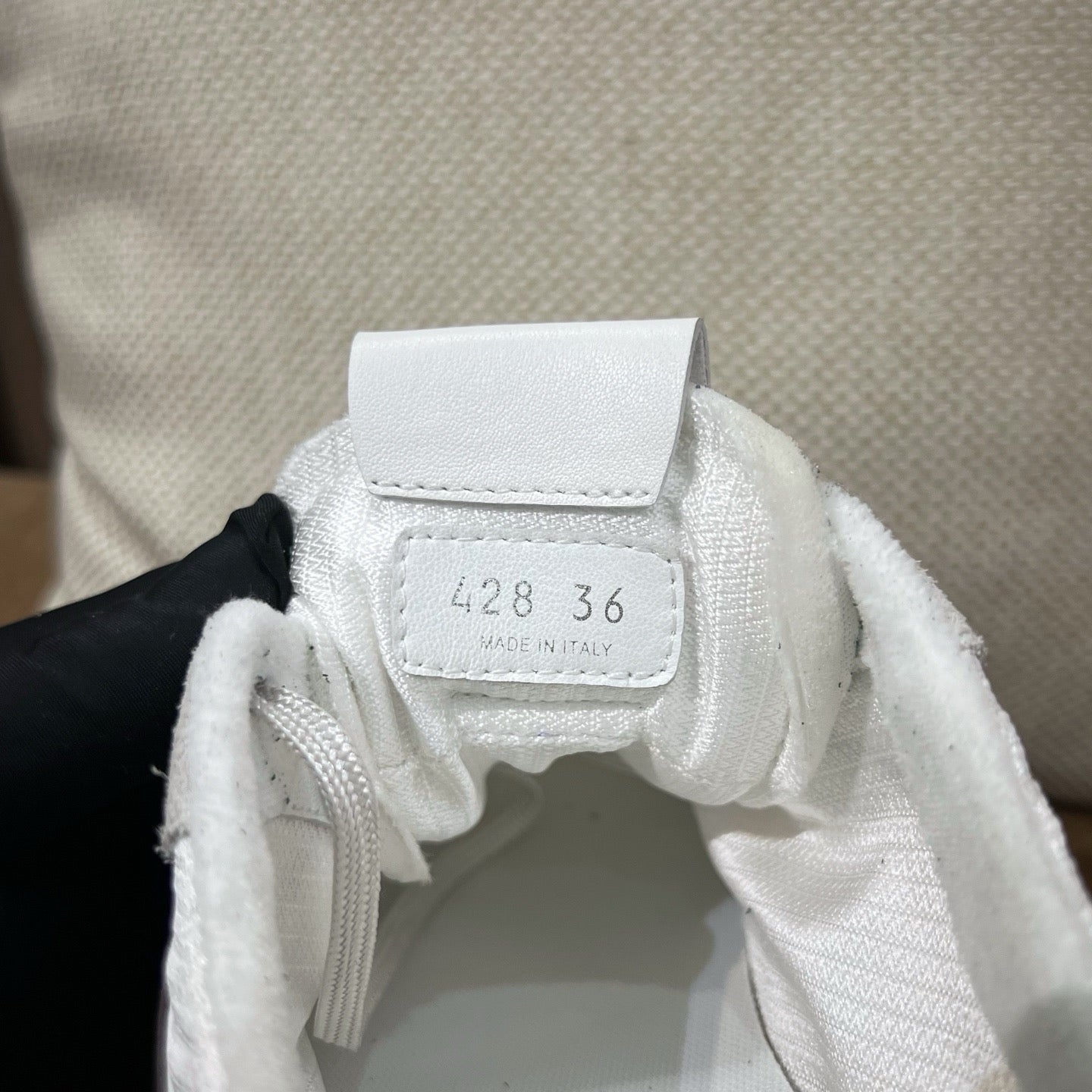 미우미우 김나지움 스웨이드 스니커즈