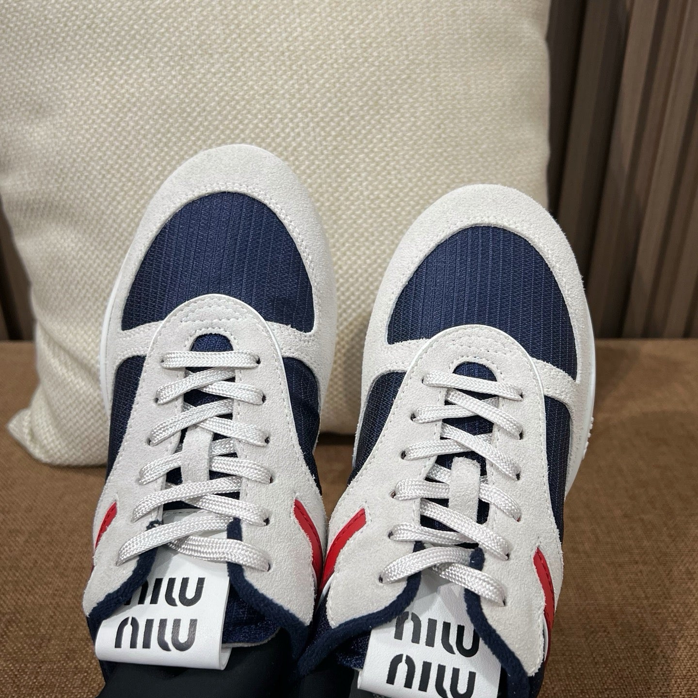 미우미우 김나지움 스웨이드 스니커즈