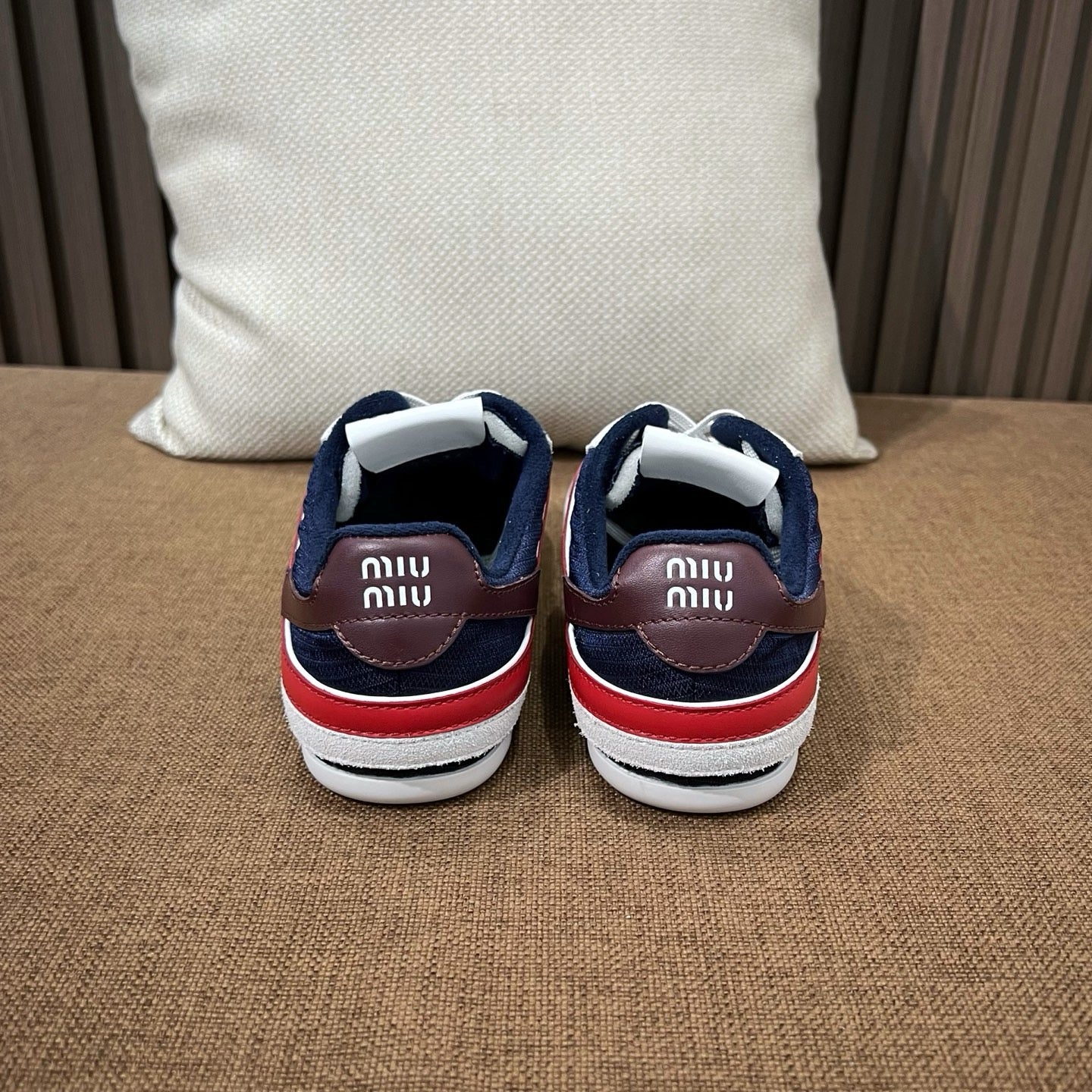 미우미우 김나지움 스웨이드 스니커즈