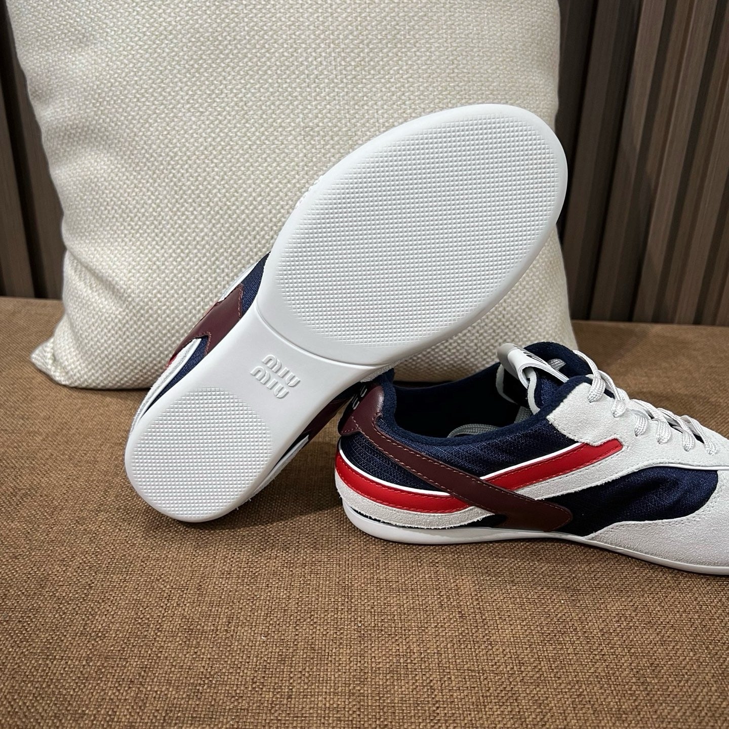 미우미우 김나지움 스웨이드 스니커즈