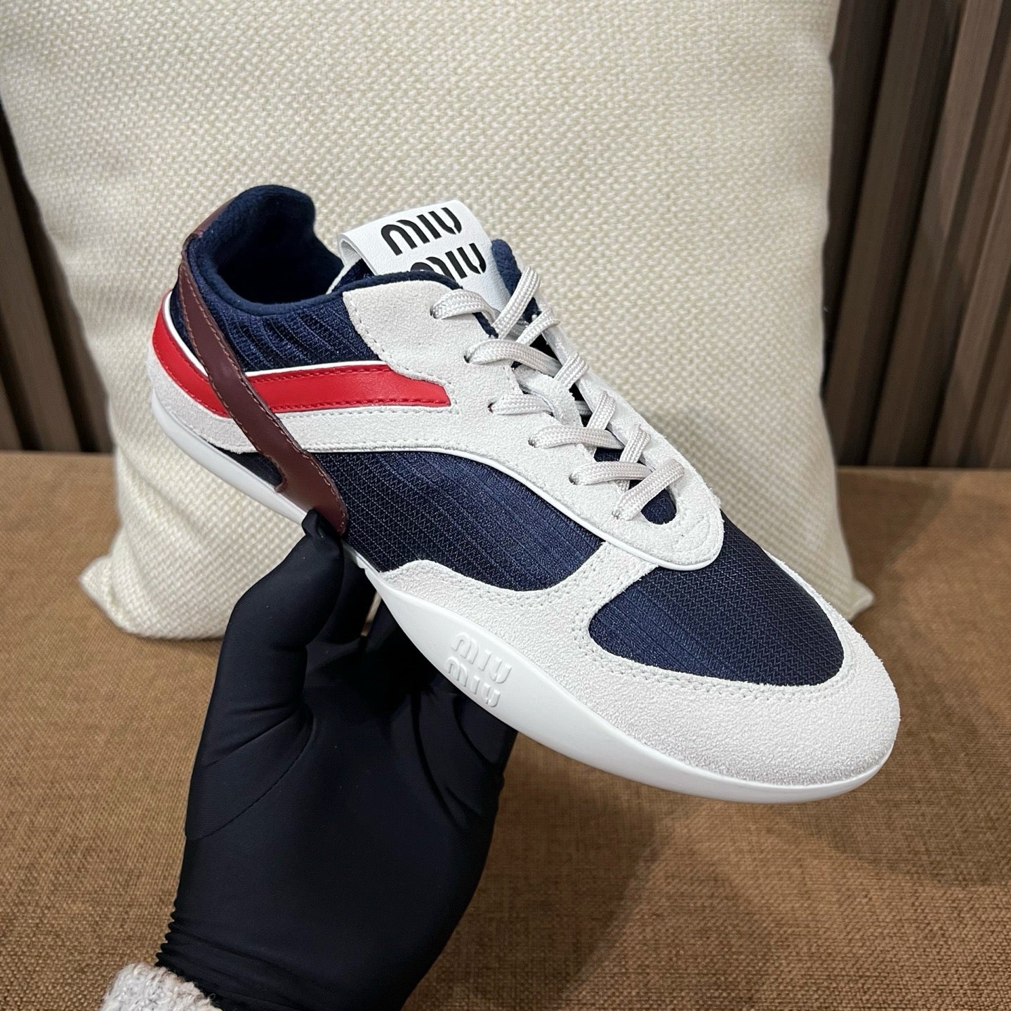 미우미우 김나지움 스웨이드 스니커즈