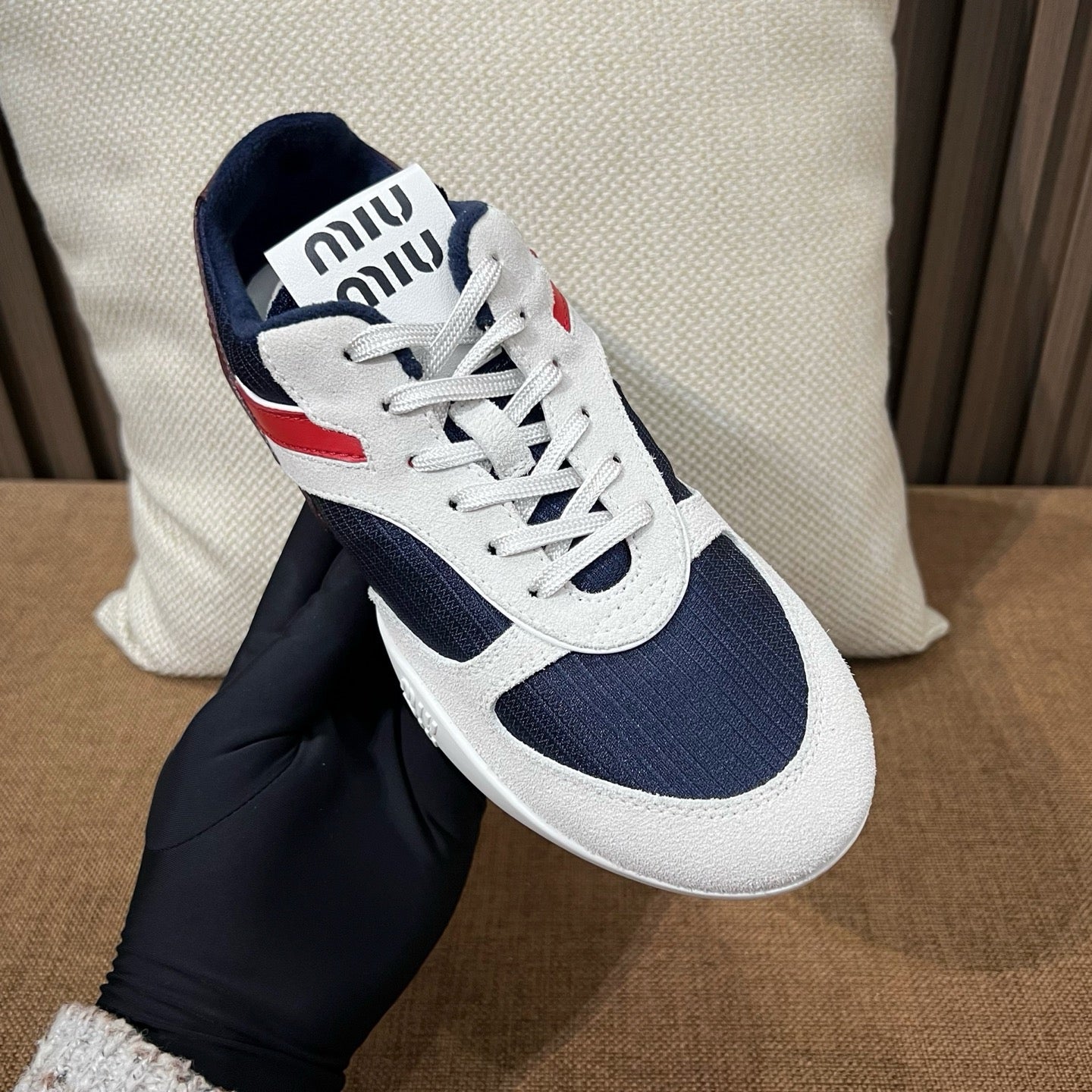 미우미우 김나지움 스웨이드 스니커즈