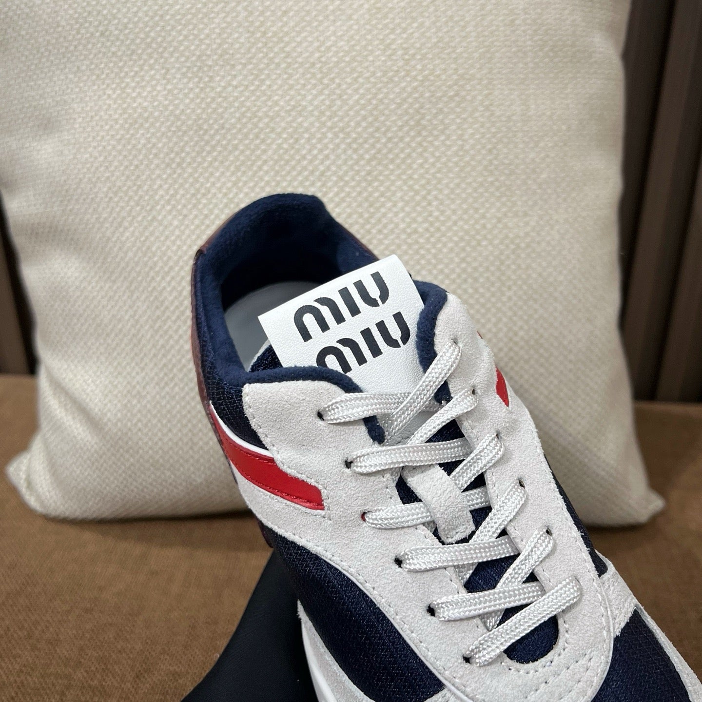 미우미우 김나지움 스웨이드 스니커즈