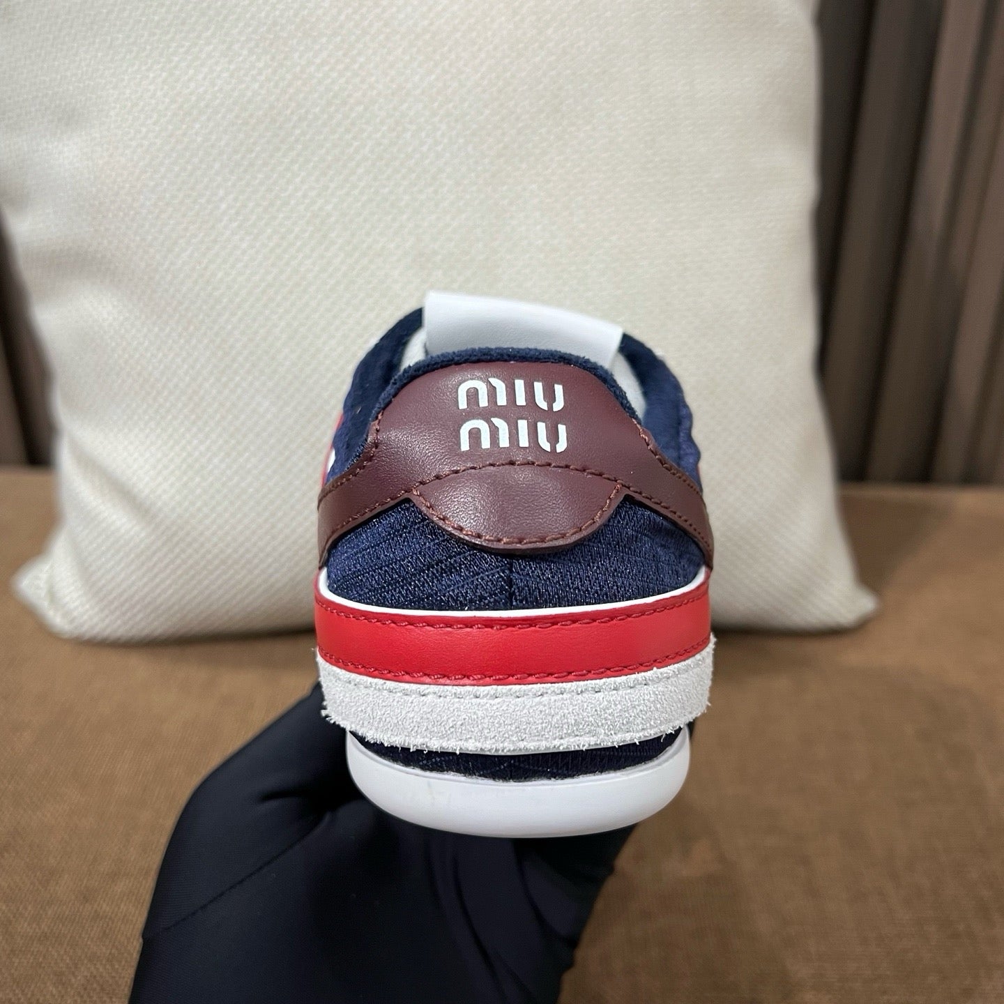 미우미우 김나지움 스웨이드 스니커즈