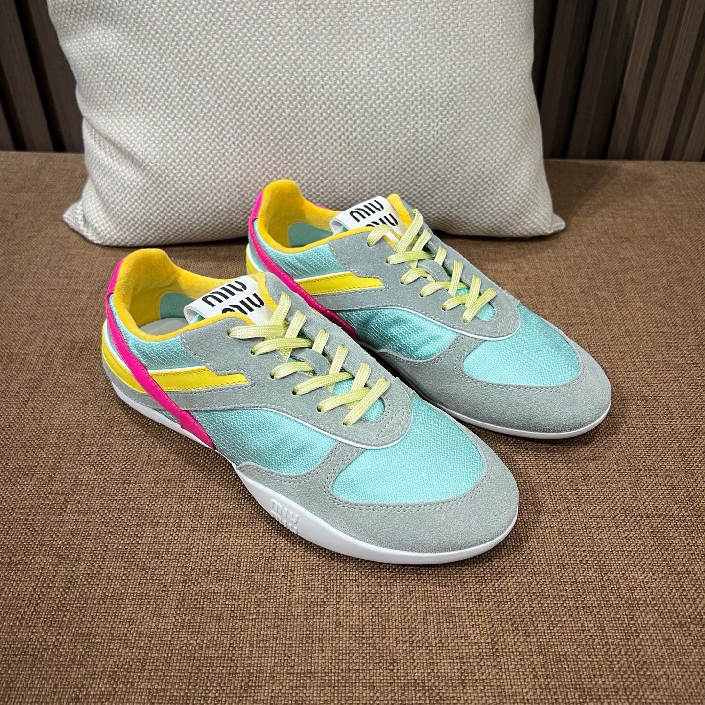 미우미우 김나지움 스웨이드 스니커즈