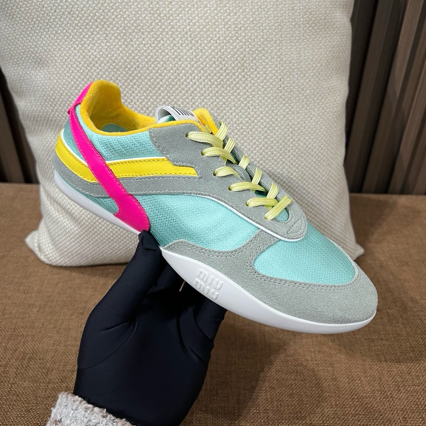 미우미우 김나지움 스웨이드 스니커즈