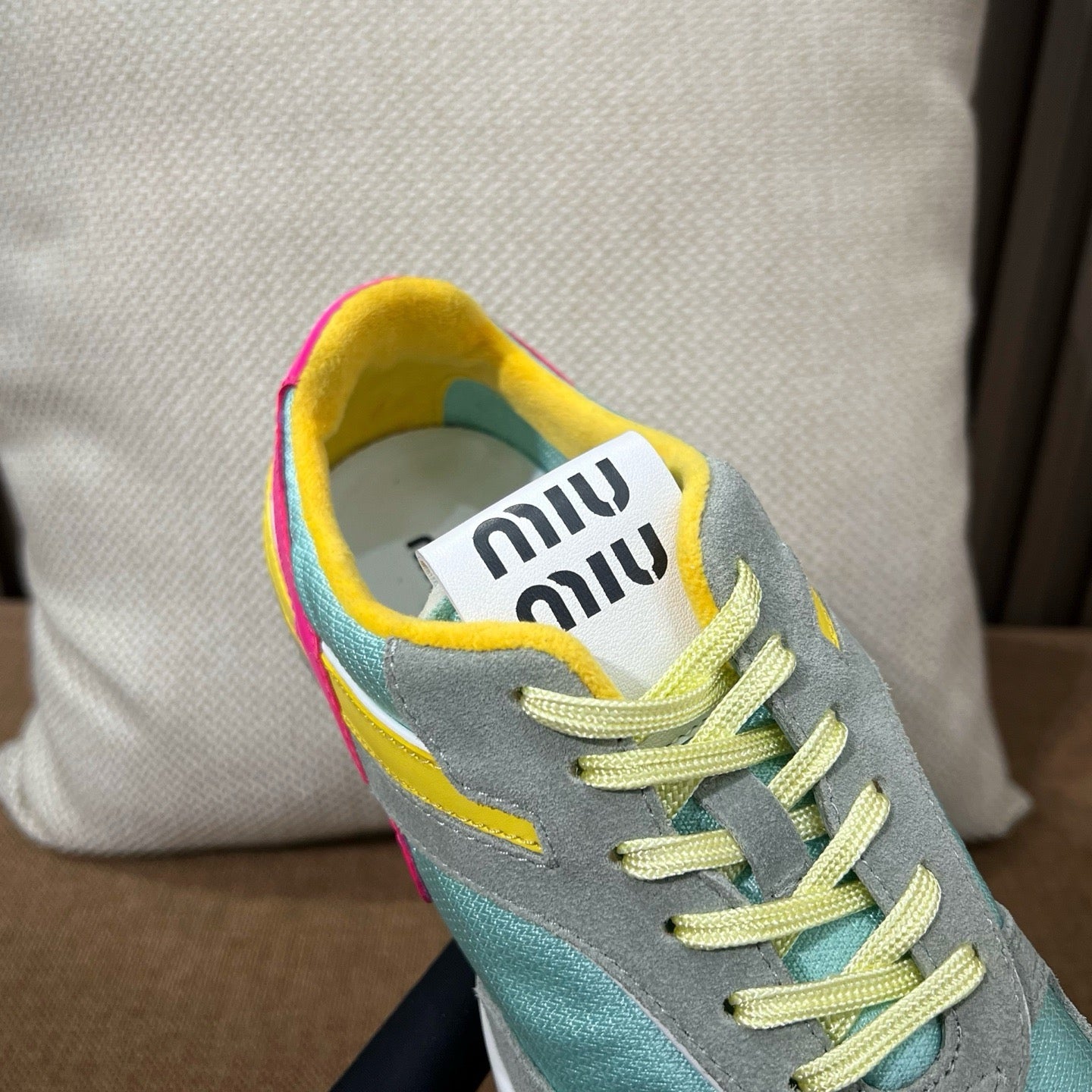 미우미우 김나지움 스웨이드 스니커즈