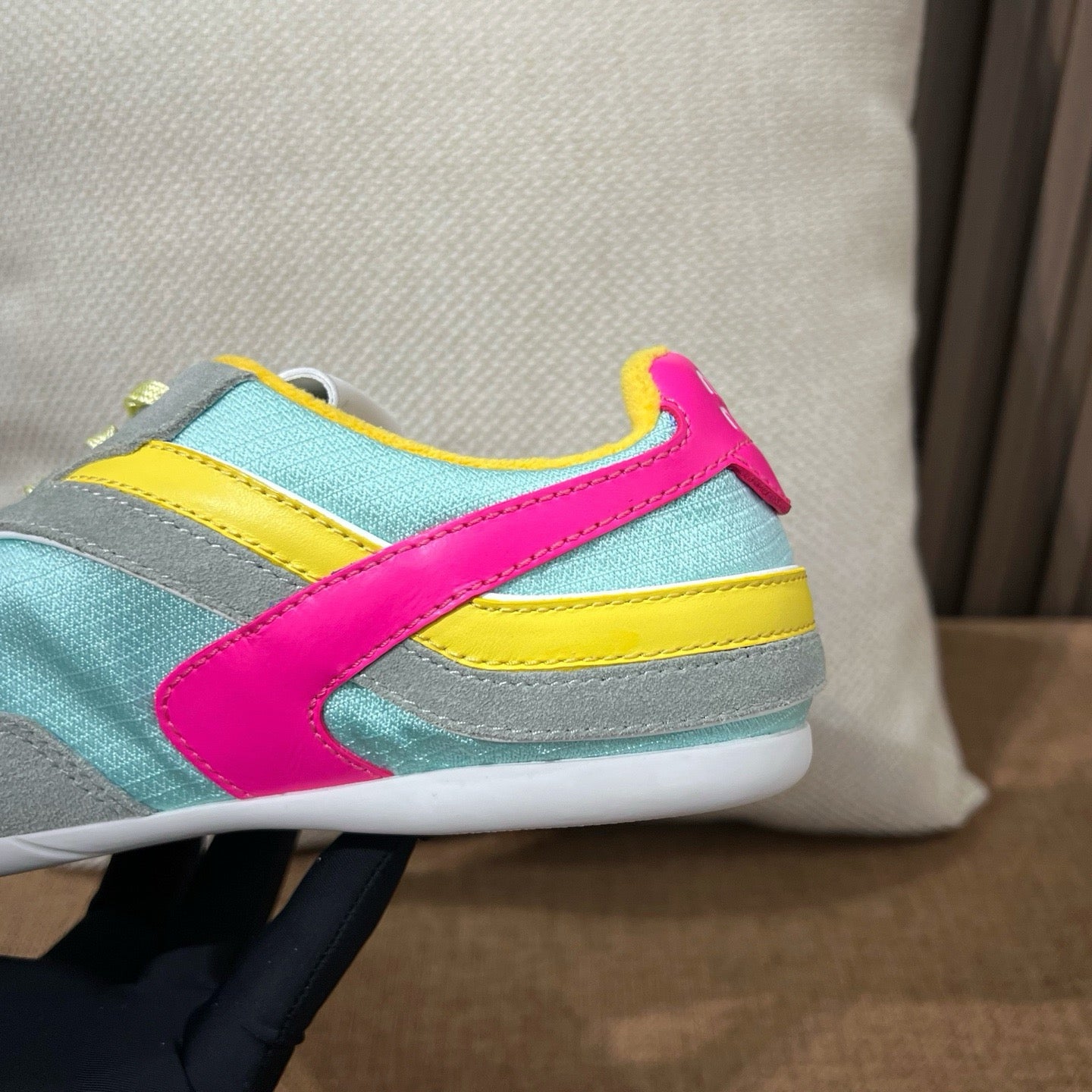 미우미우 김나지움 스웨이드 스니커즈