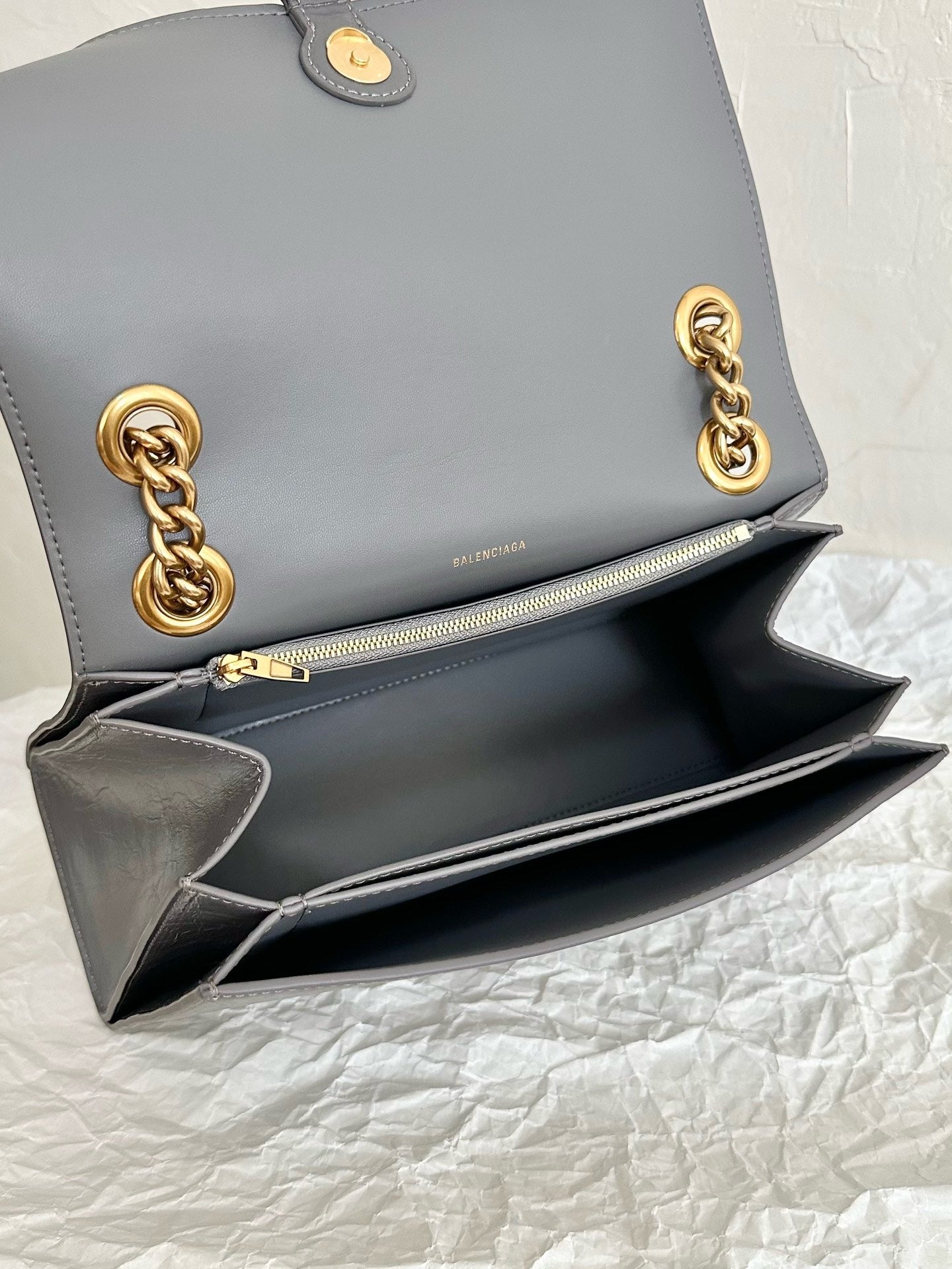 발렌시아가 크러쉬 체인 숄더백 미디움