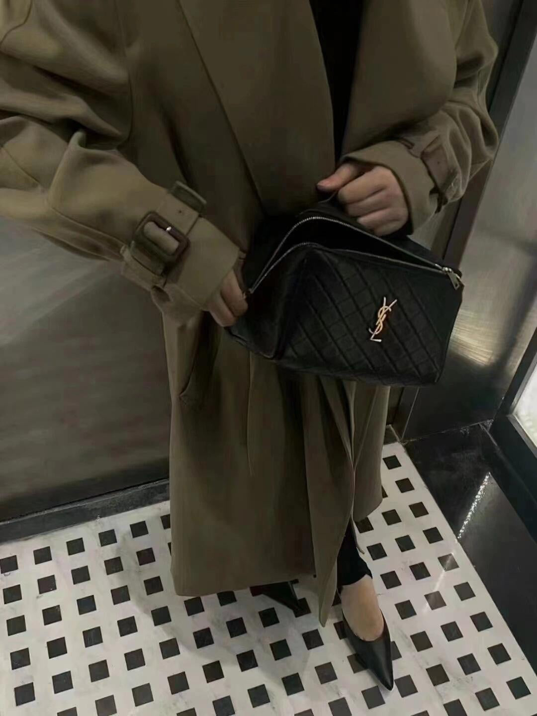 생로랑 가비 배니티 케이스 퀼티드 램스킨