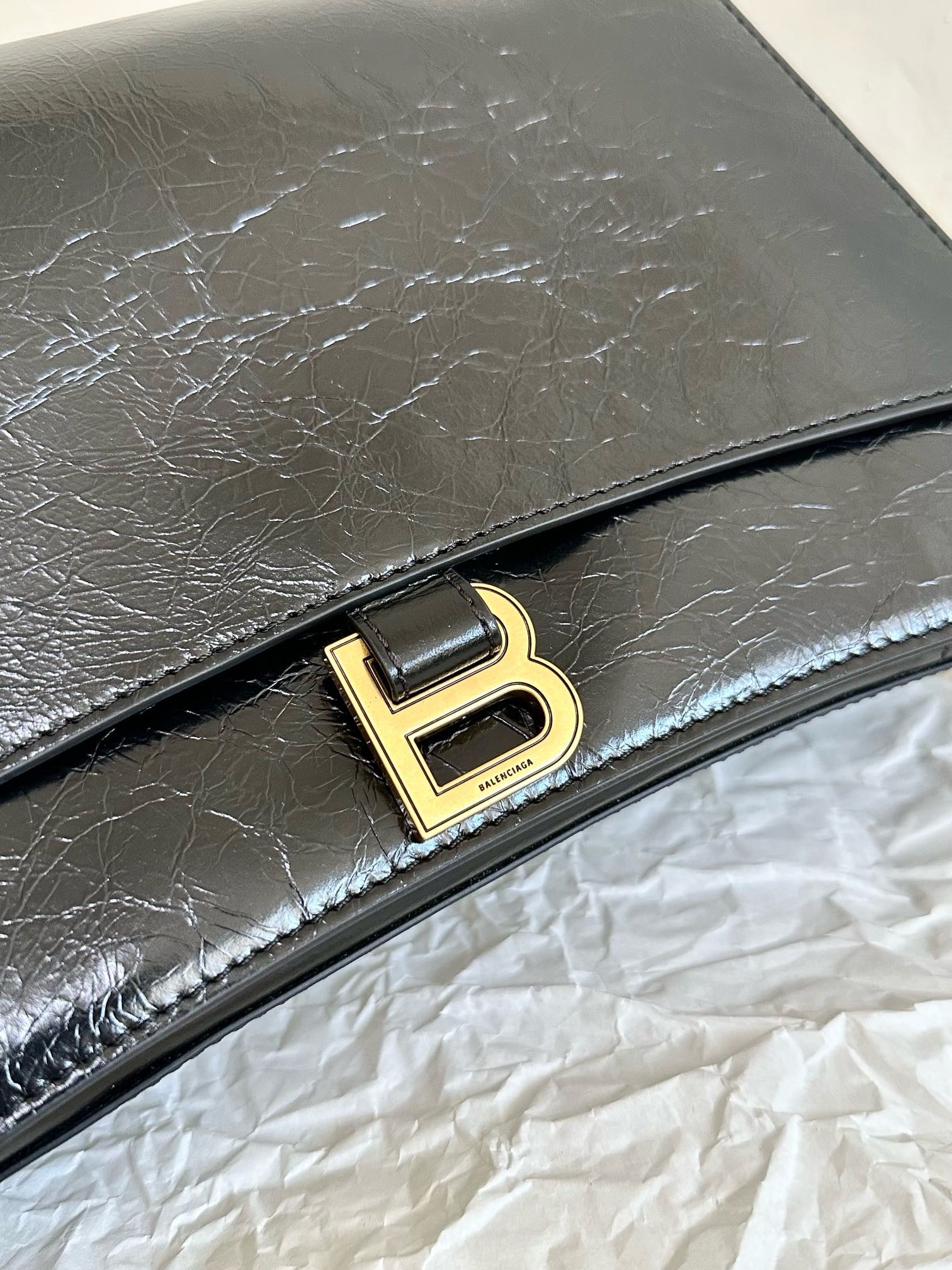 발렌시아가 크러쉬 체인 숄더백 미디움