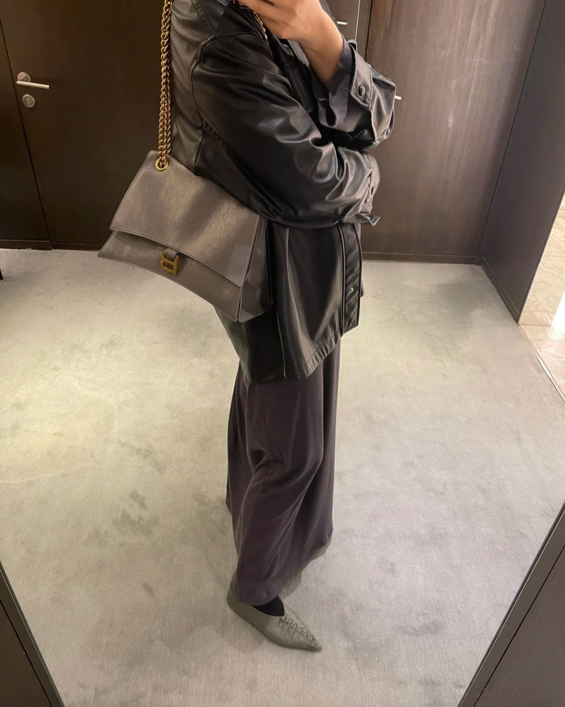 발렌시아가 크러쉬 체인 숄더백 미디움