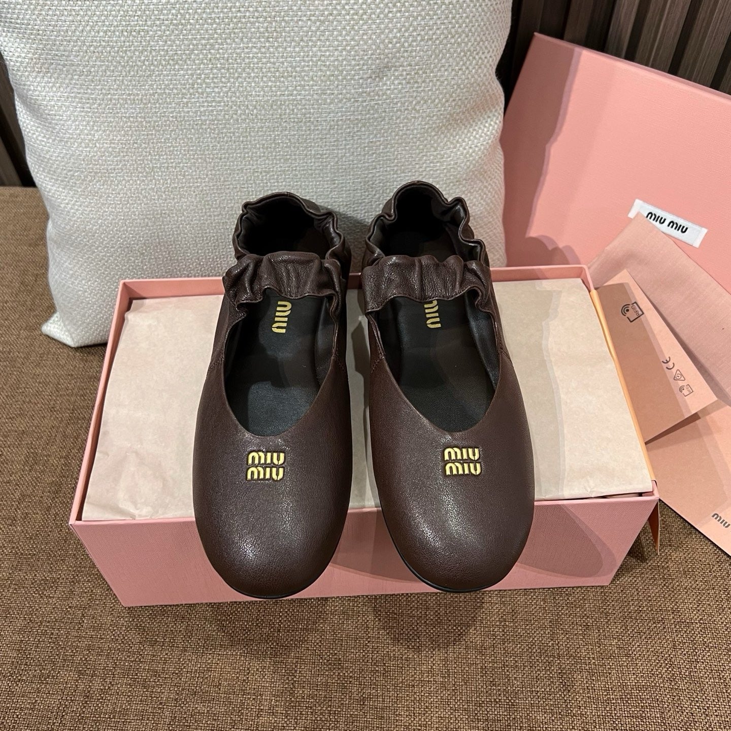 미우미우 루슈 나파 가죽 발레리나