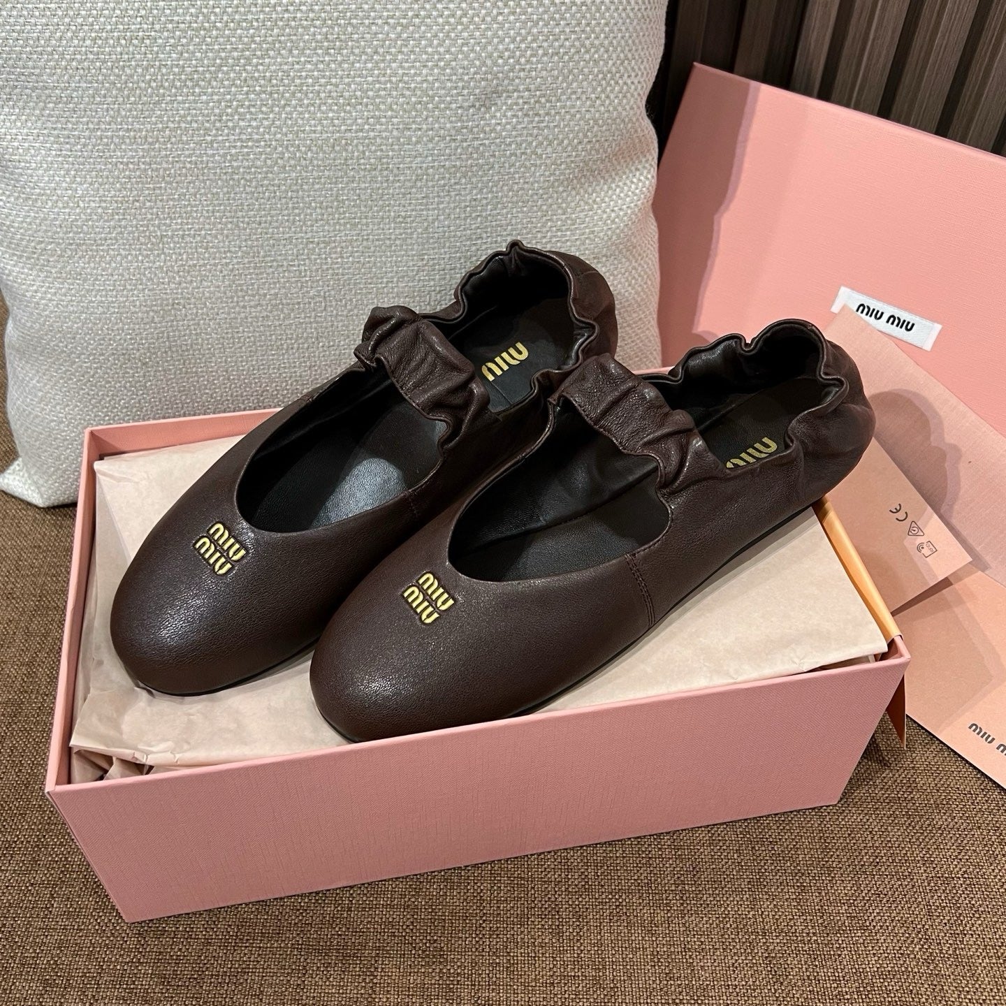 미우미우 루슈 나파 가죽 발레리나