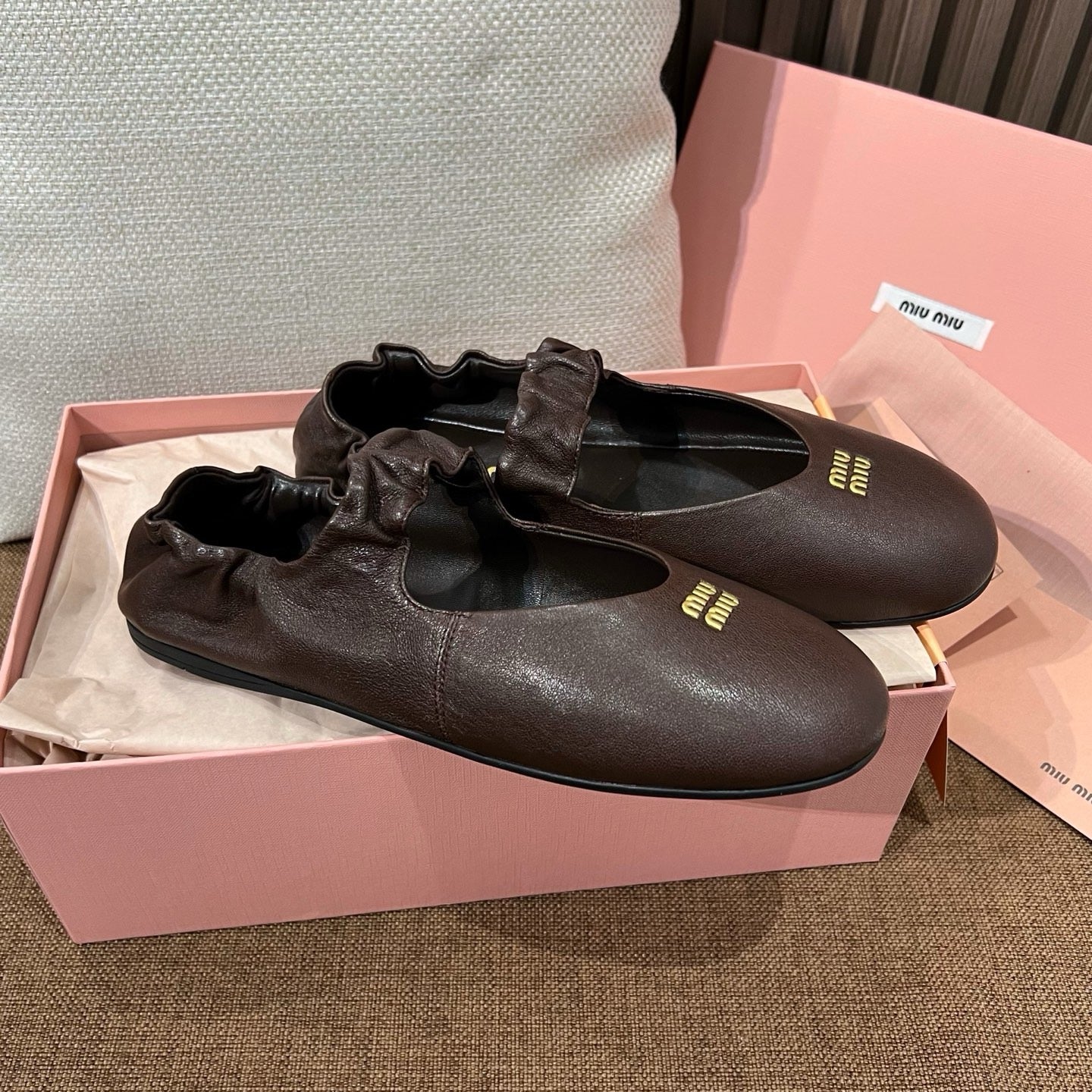 미우미우 루슈 나파 가죽 발레리나