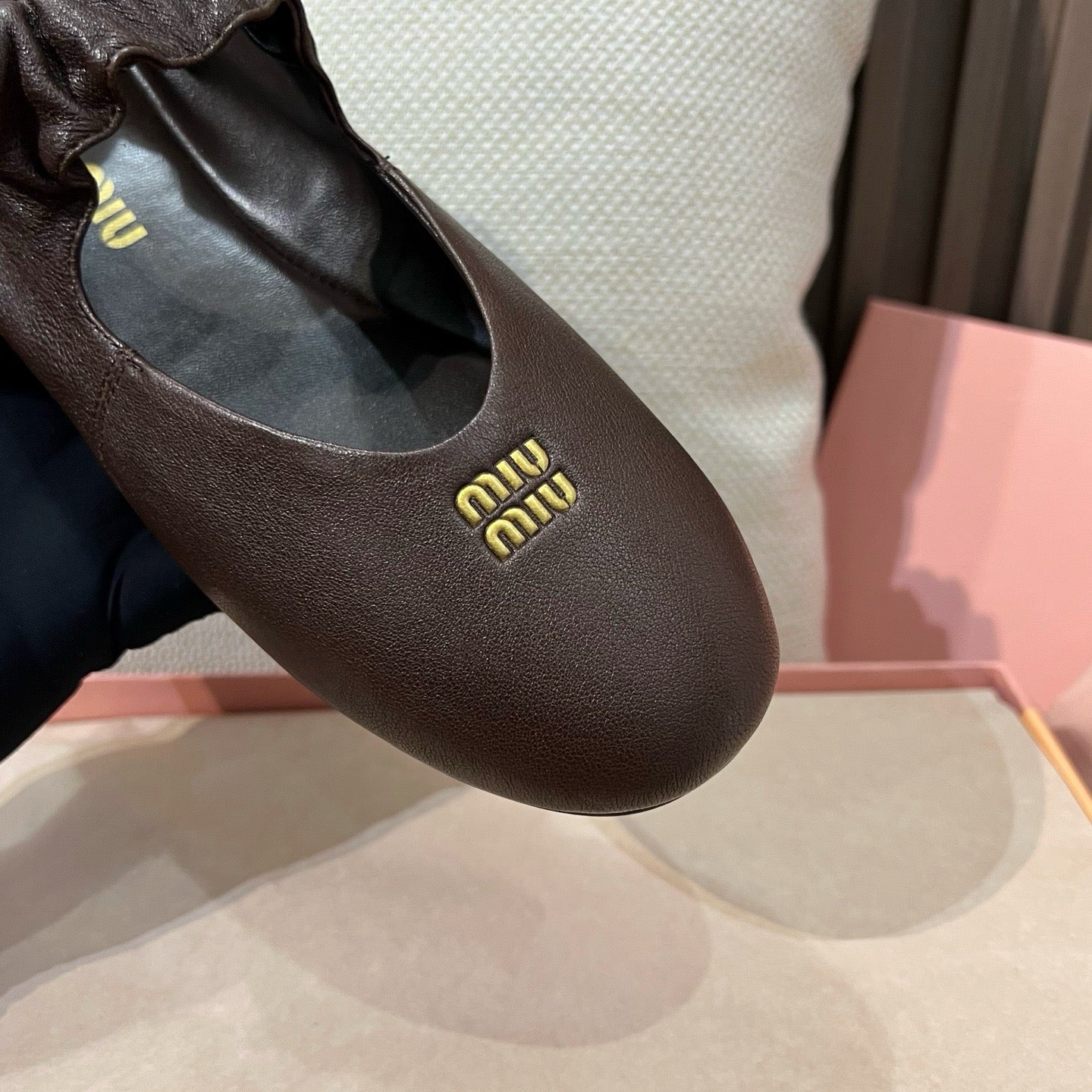 미우미우 루슈 나파 가죽 발레리나