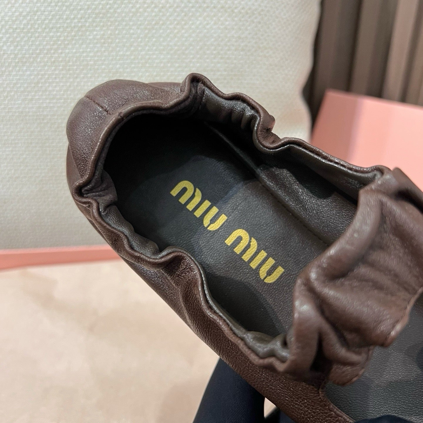 미우미우 루슈 나파 가죽 발레리나