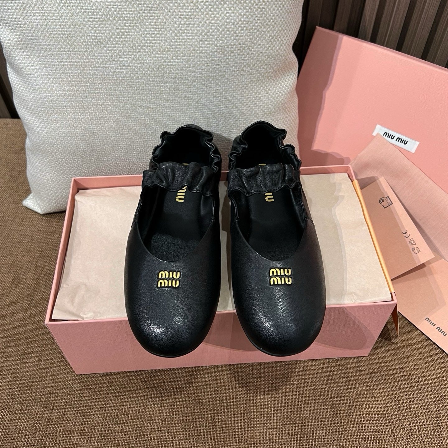 미우미우 루슈 나파 가죽 발레리나