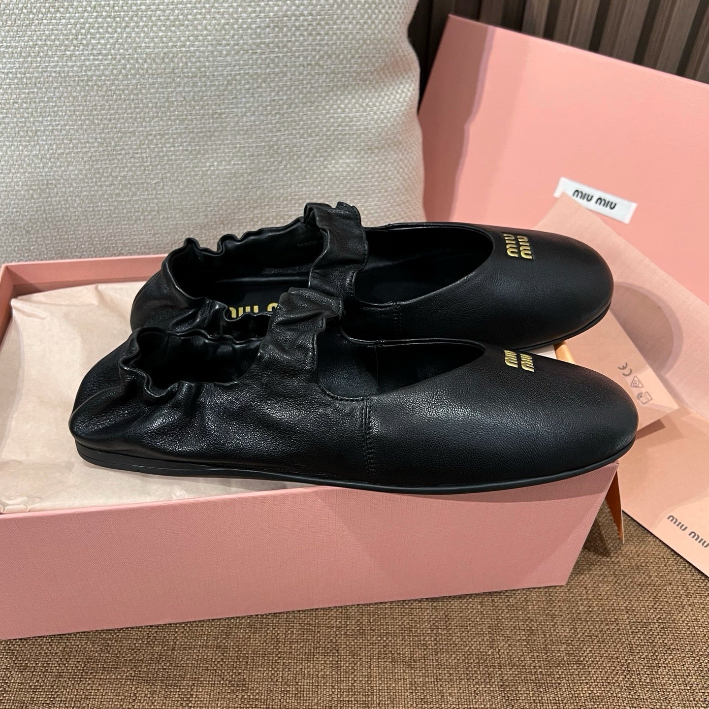 미우미우 루슈 나파 가죽 발레리나