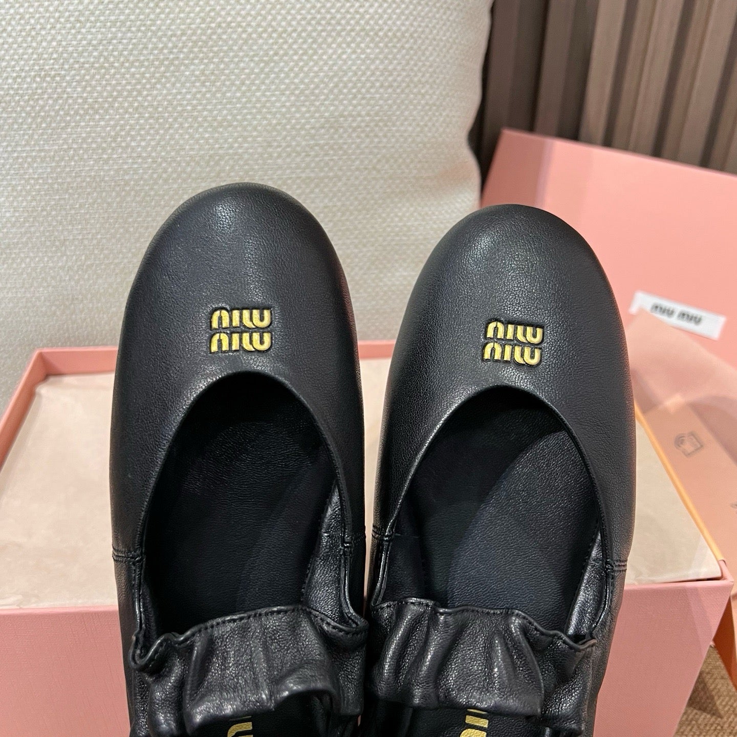 미우미우 루슈 나파 가죽 발레리나