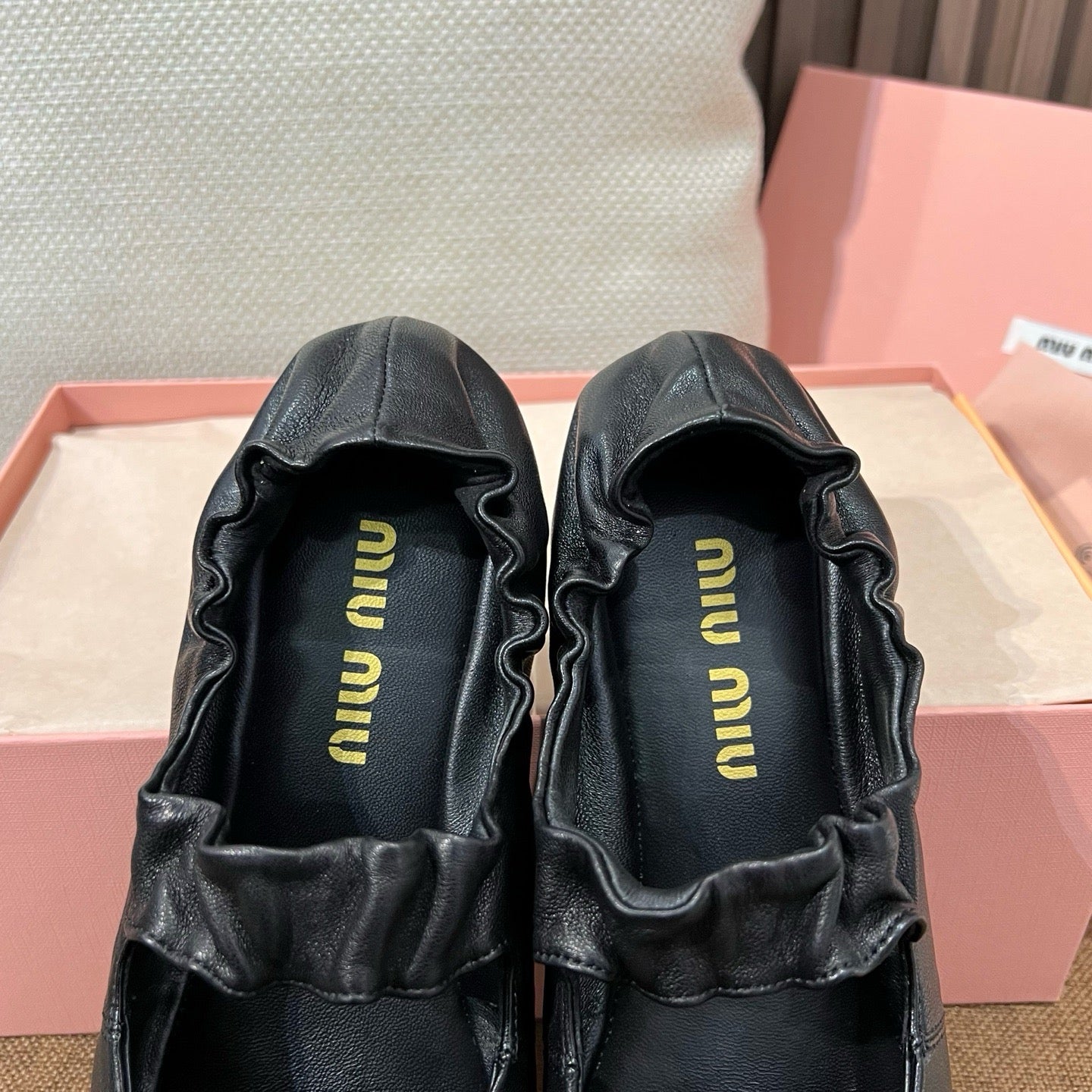 미우미우 루슈 나파 가죽 발레리나