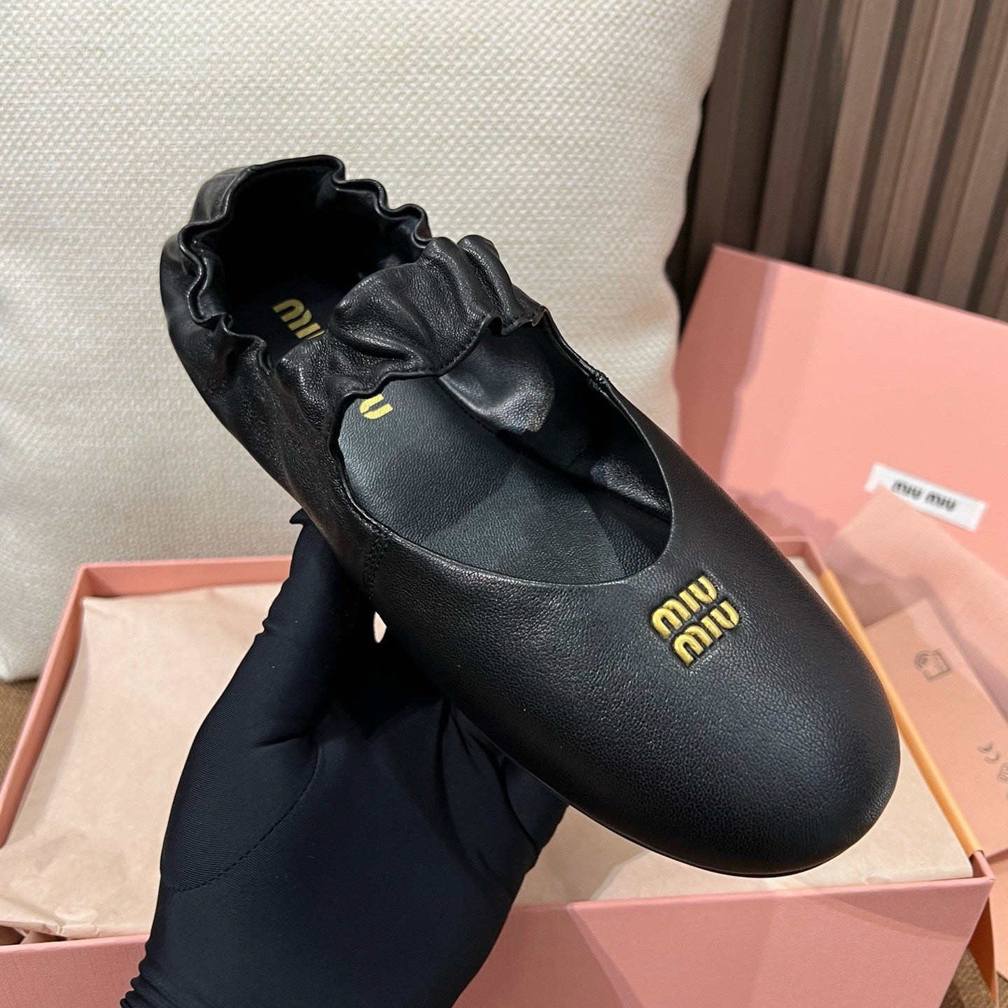 미우미우 루슈 나파 가죽 발레리나