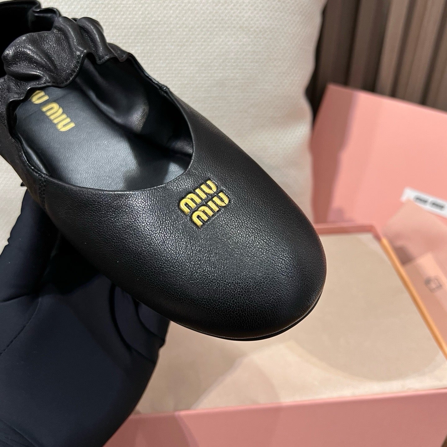 미우미우 루슈 나파 가죽 발레리나