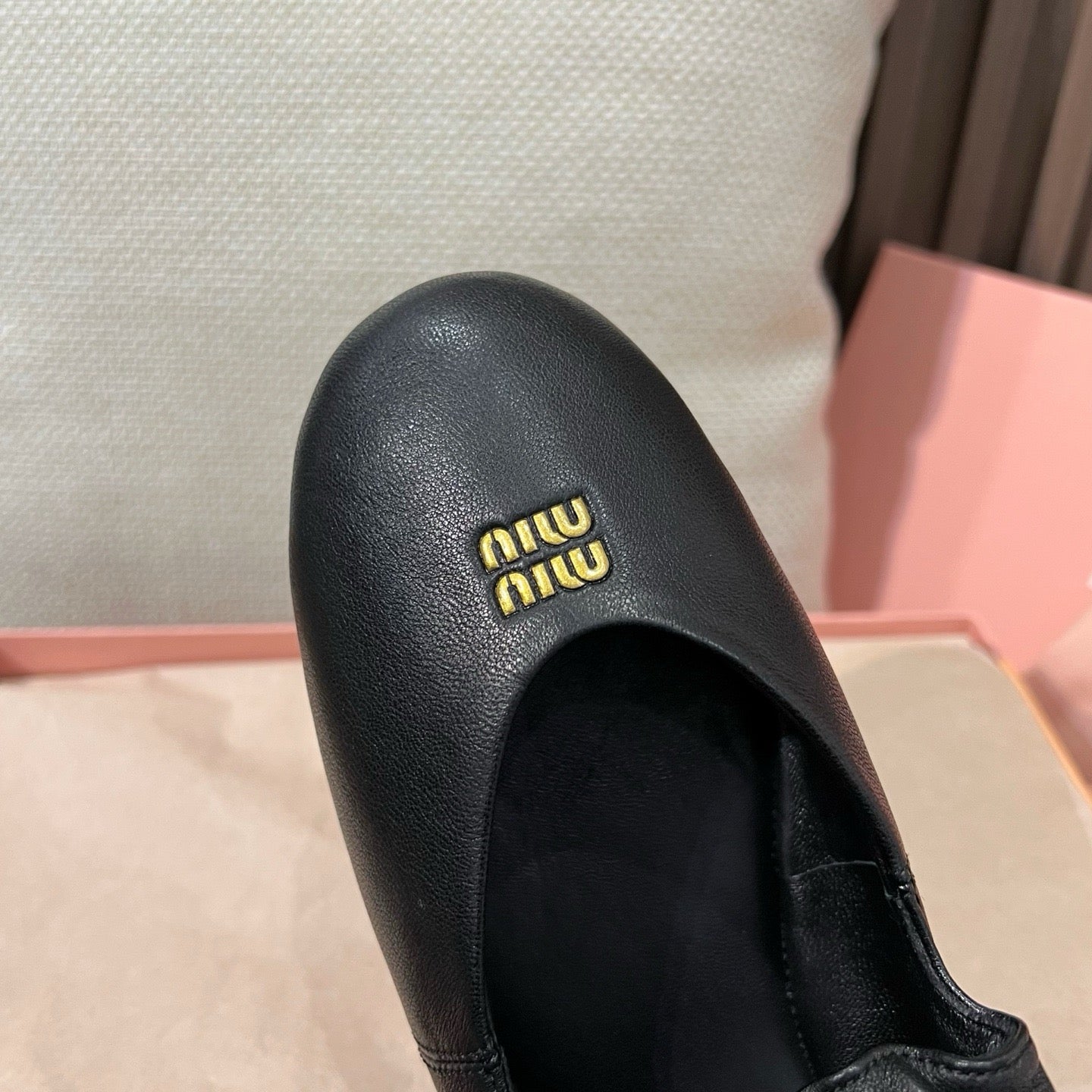 미우미우 루슈 나파 가죽 발레리나