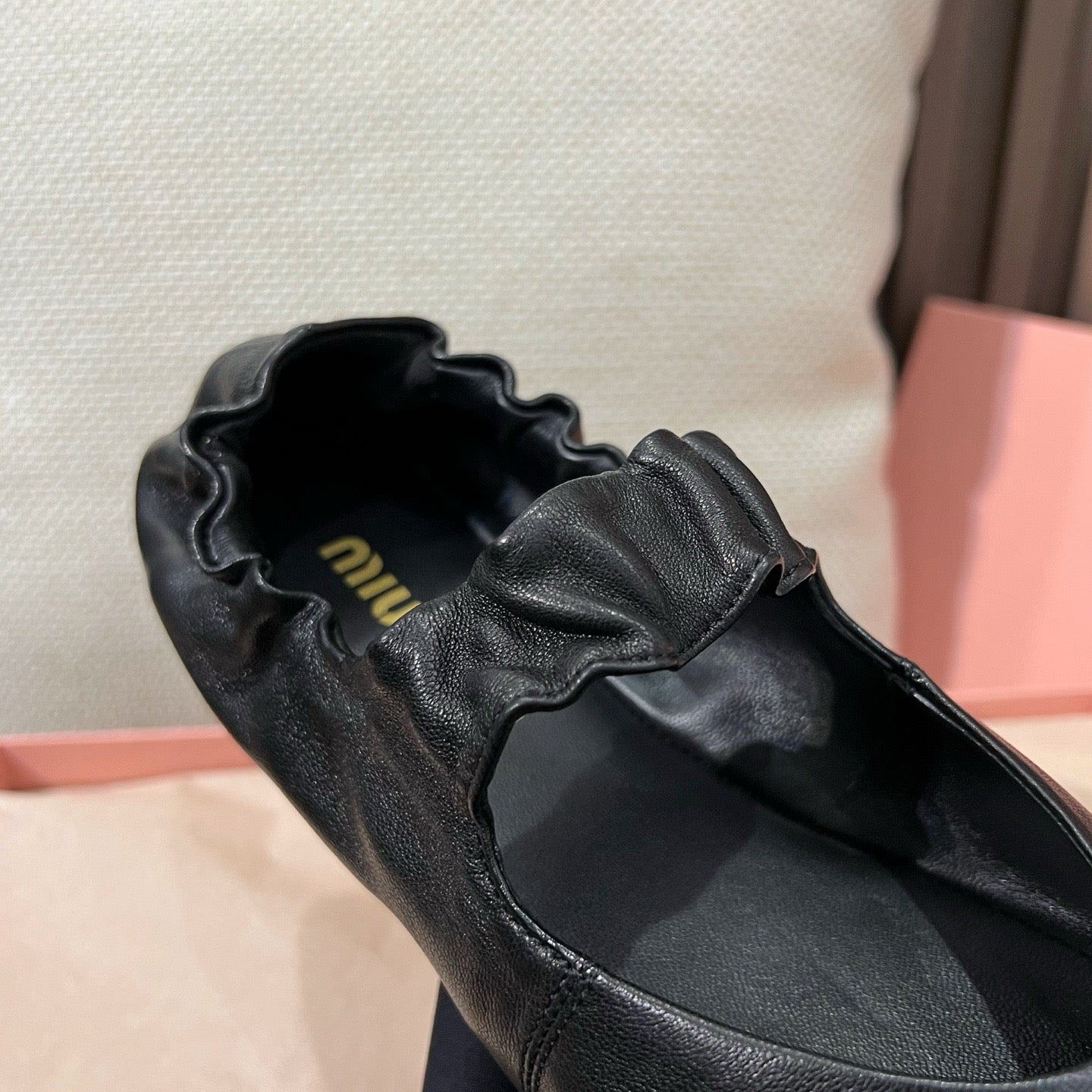 미우미우 루슈 나파 가죽 발레리나